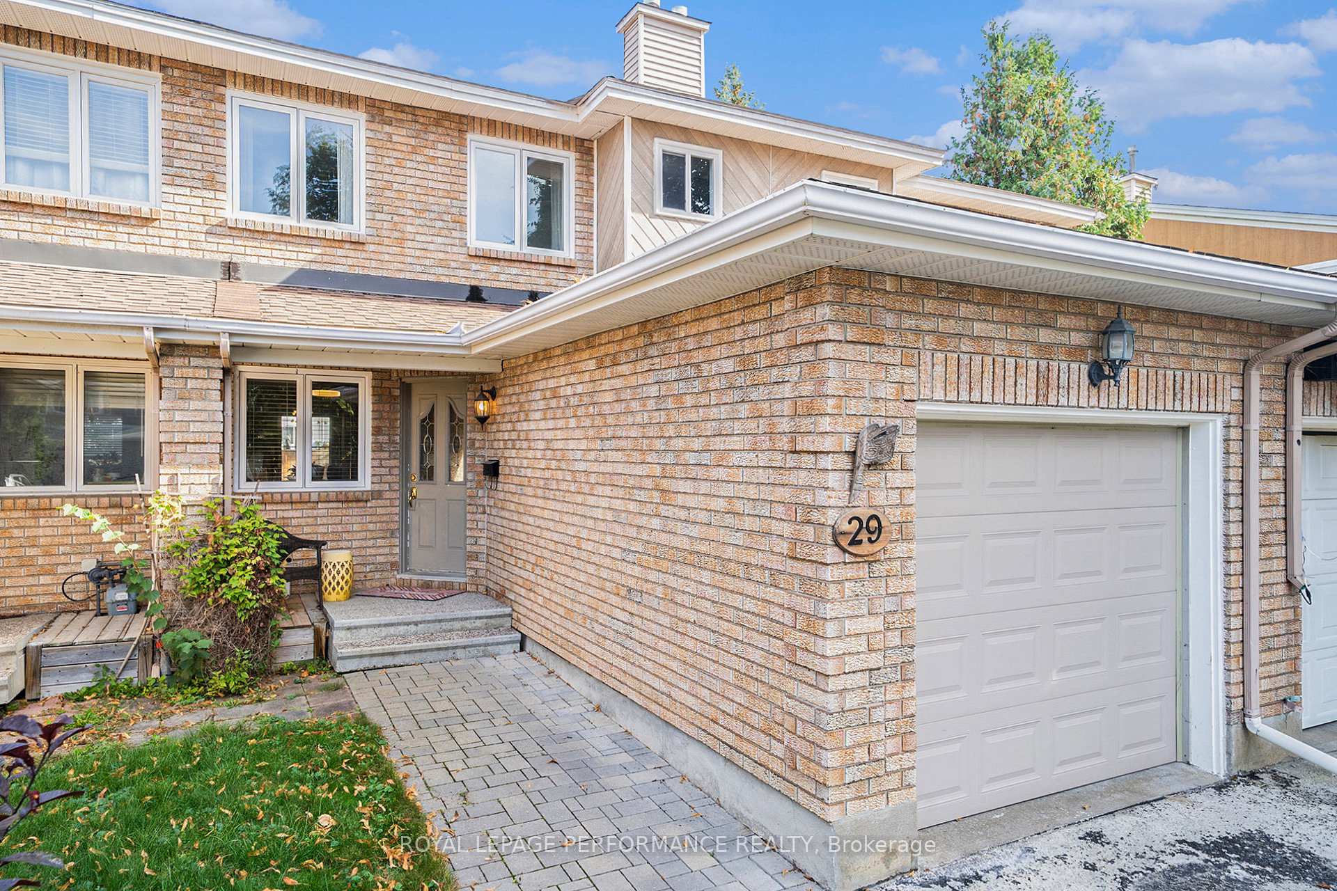 Photo 3 of 29 Hummingbird Crescent, Ottawa, Barrhaven - Cedargrove/Fraserdale — HOMEH