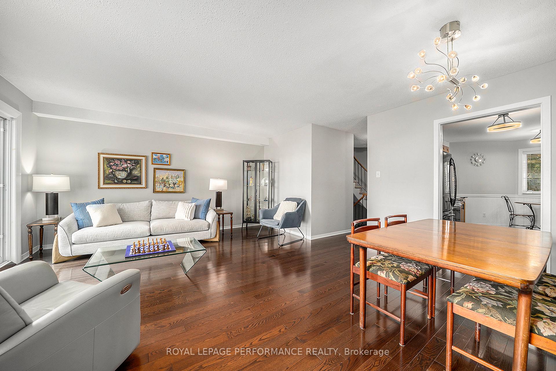 Photo 11 of 29 Hummingbird Crescent, Ottawa, Barrhaven - Cedargrove/Fraserdale — HOMEH