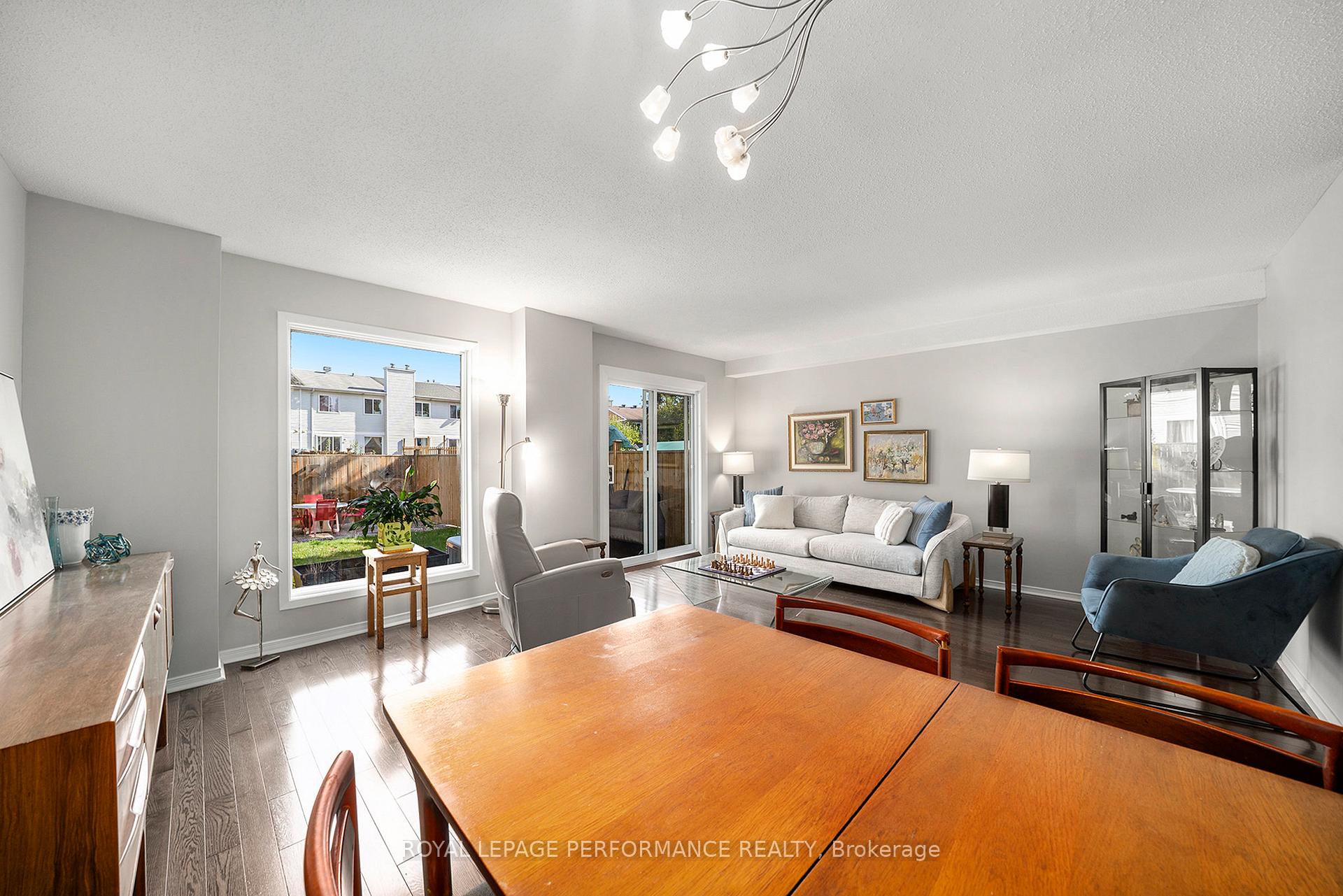 Photo 7 of 29 Hummingbird Crescent, Ottawa, Barrhaven - Cedargrove/Fraserdale — HOMEH