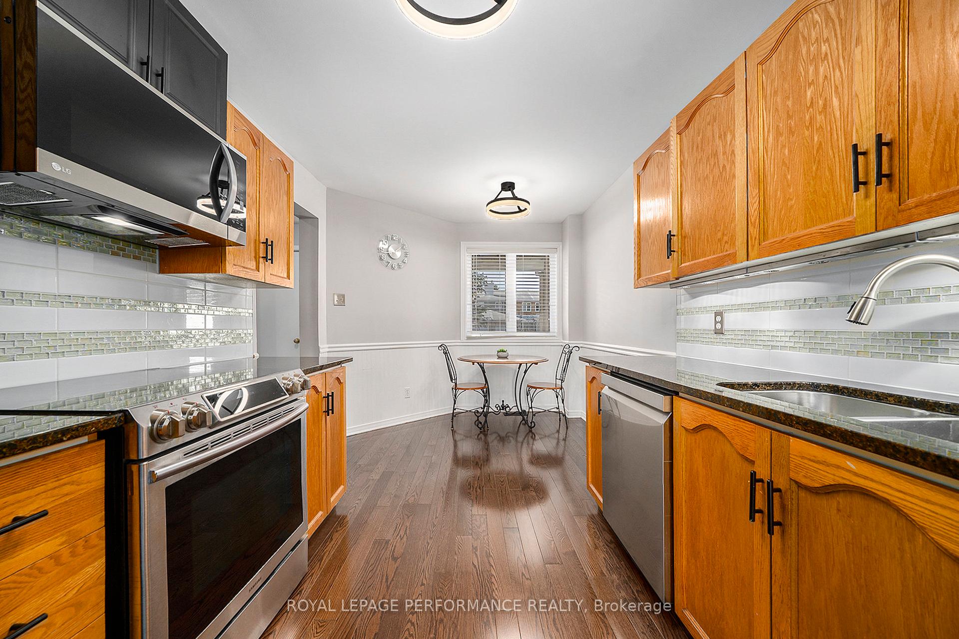 Photo 6 of 29 Hummingbird Crescent, Ottawa, Barrhaven - Cedargrove/Fraserdale — HOMEH