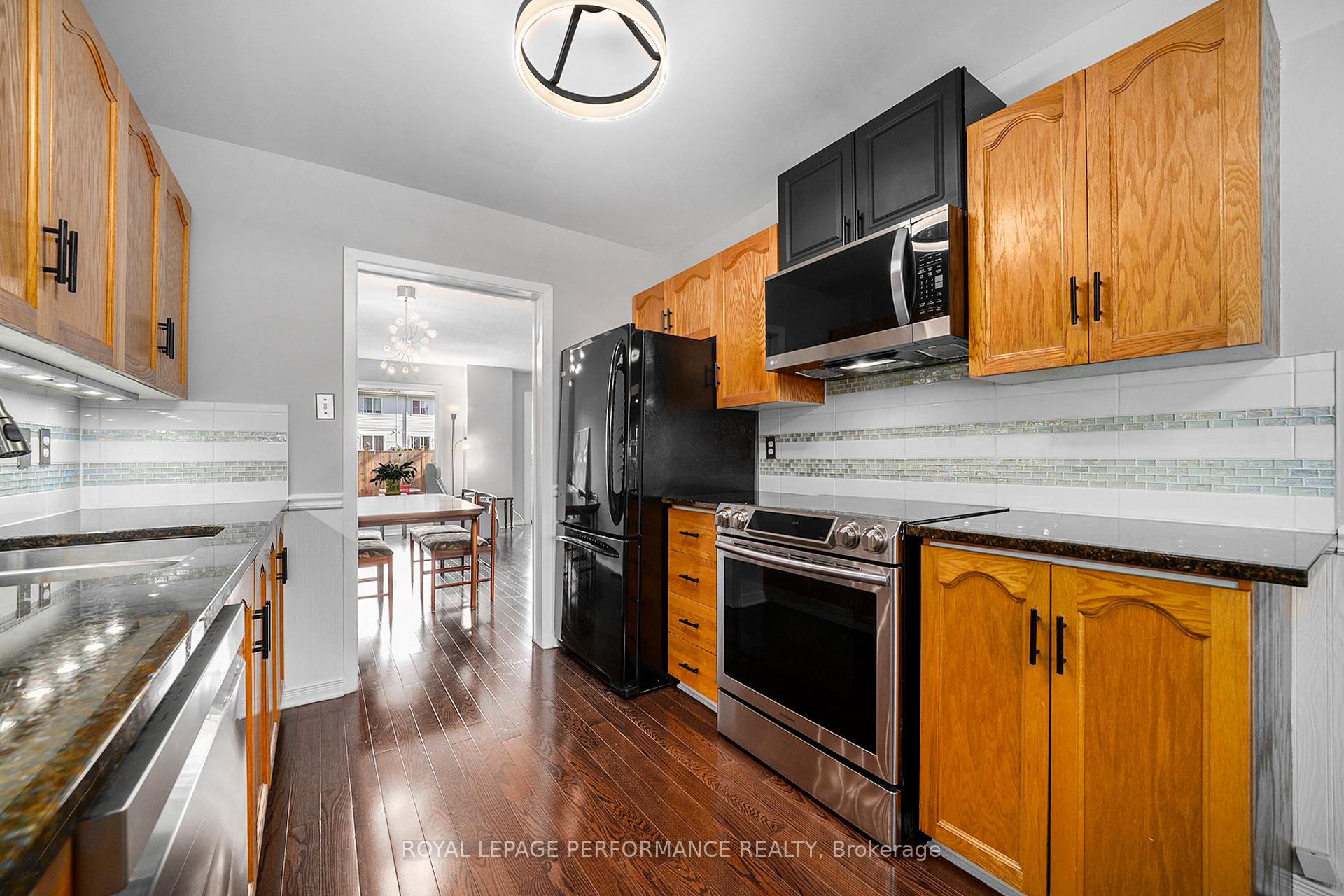 Photo 5 of 29 Hummingbird Crescent, Ottawa, Barrhaven - Cedargrove/Fraserdale — HOMEH