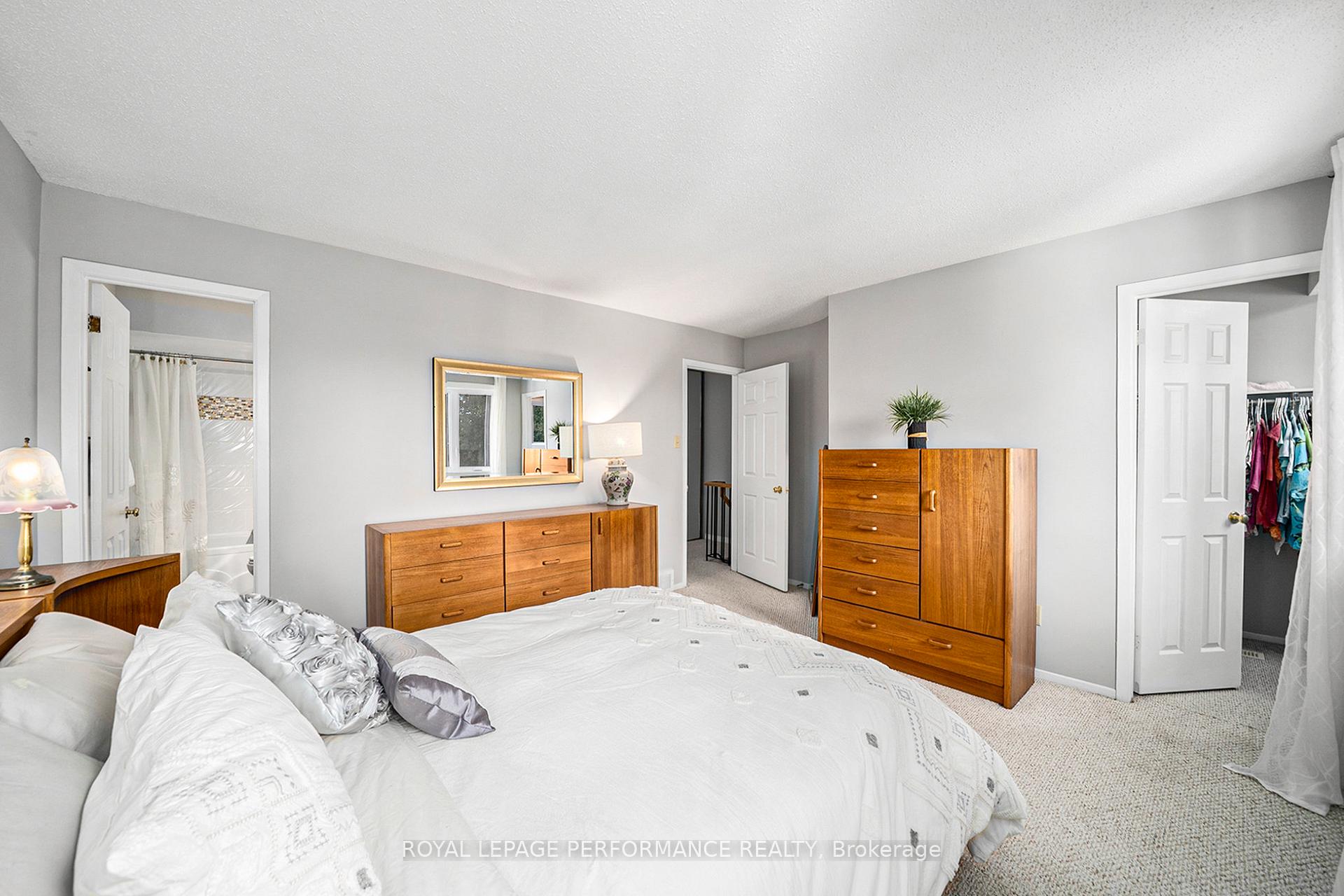 Photo 9 of 29 Hummingbird Crescent, Ottawa, Barrhaven - Cedargrove/Fraserdale — HOMEH