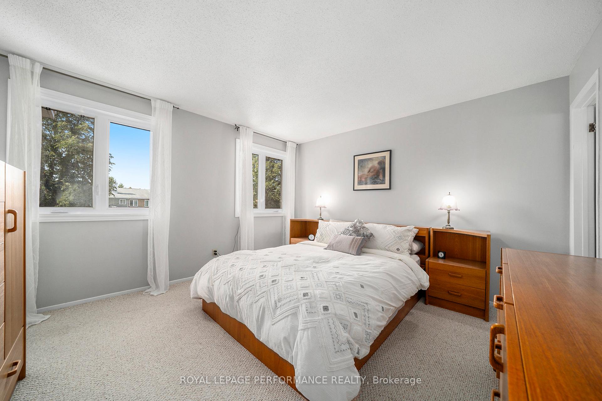Photo 17 of 29 Hummingbird Crescent, Ottawa, Barrhaven - Cedargrove/Fraserdale — HOMEH