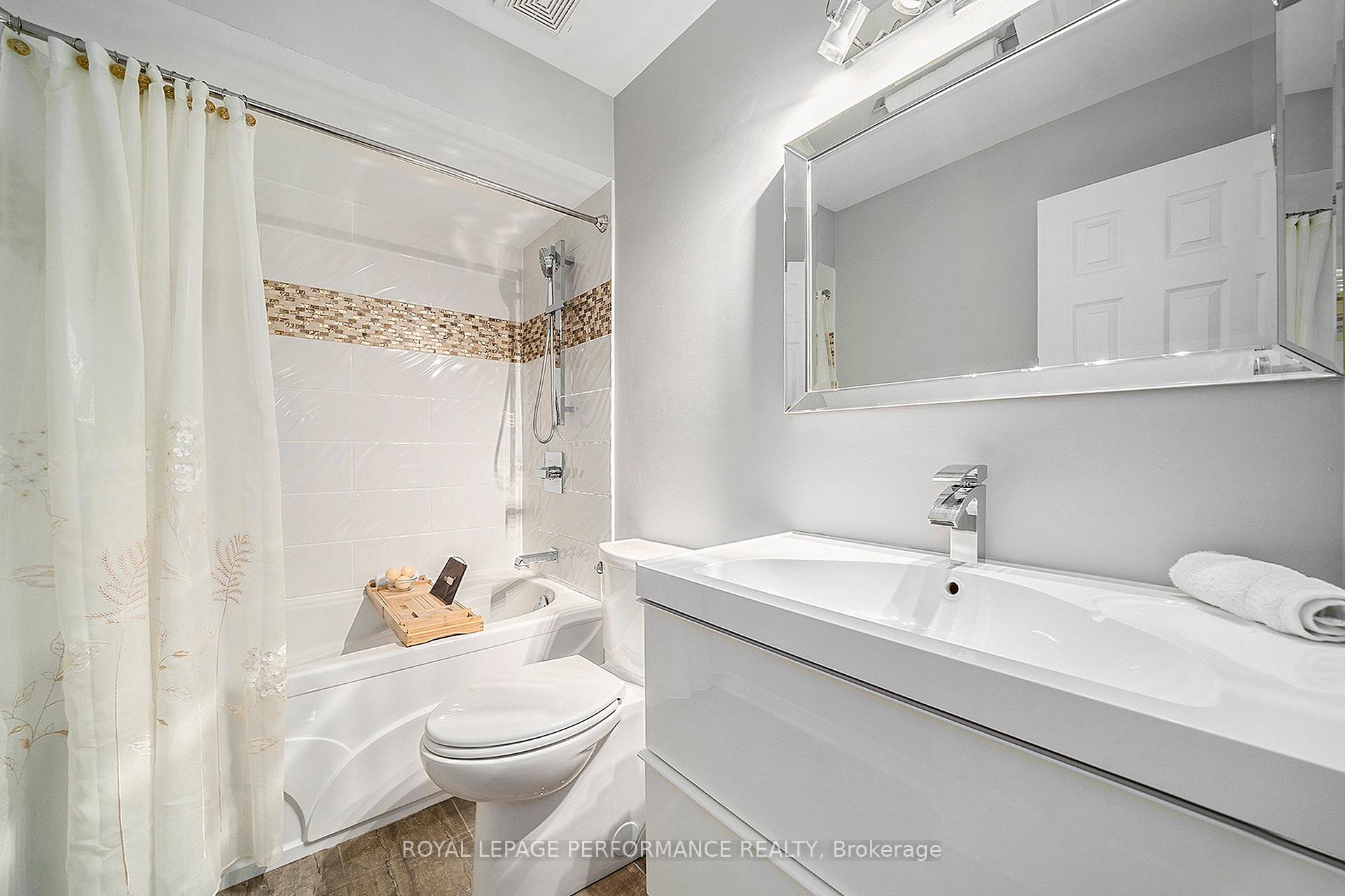 Photo 10 of 29 Hummingbird Crescent, Ottawa, Barrhaven - Cedargrove/Fraserdale — HOMEH