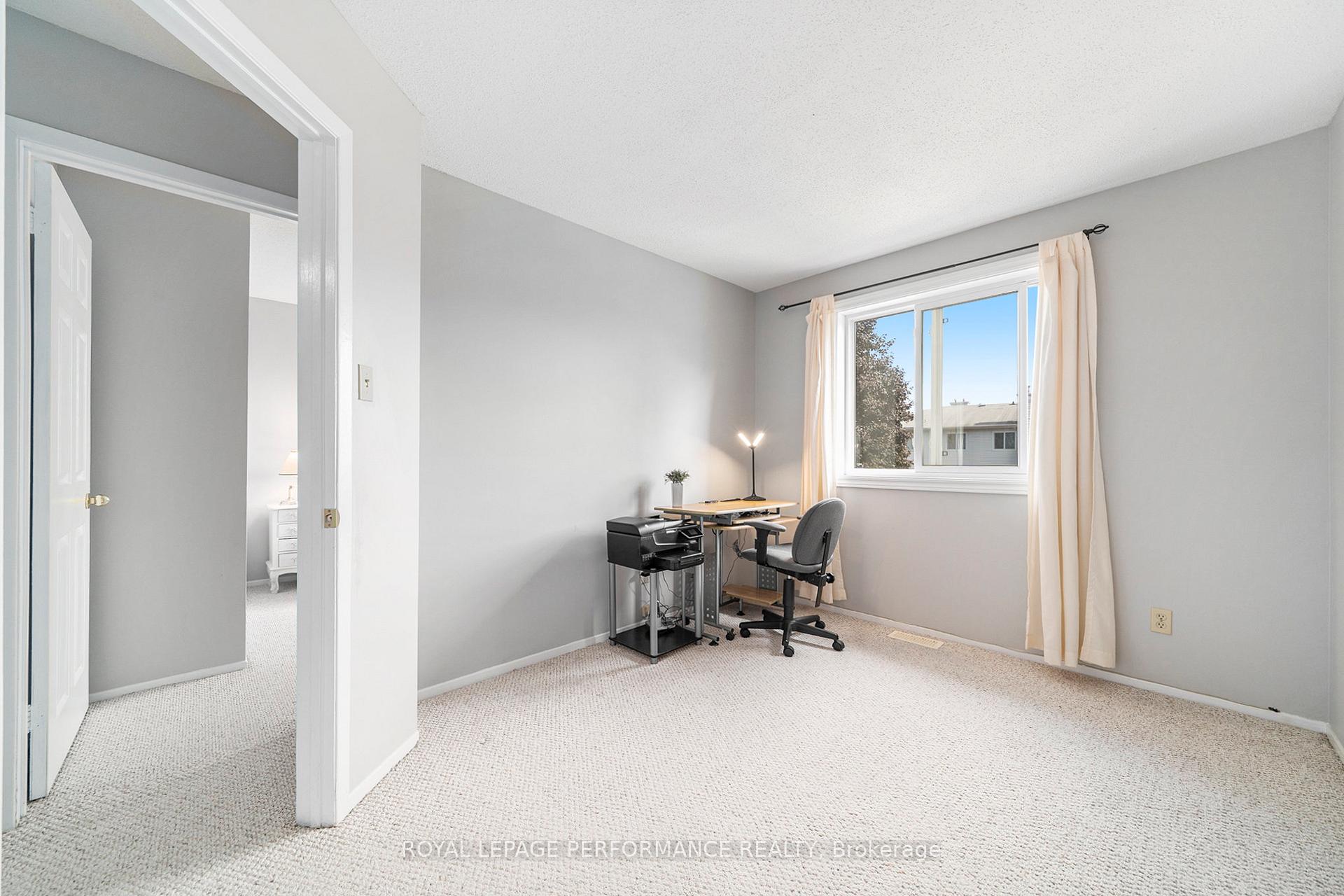 Photo 13 of 29 Hummingbird Crescent, Ottawa, Barrhaven - Cedargrove/Fraserdale — HOMEH