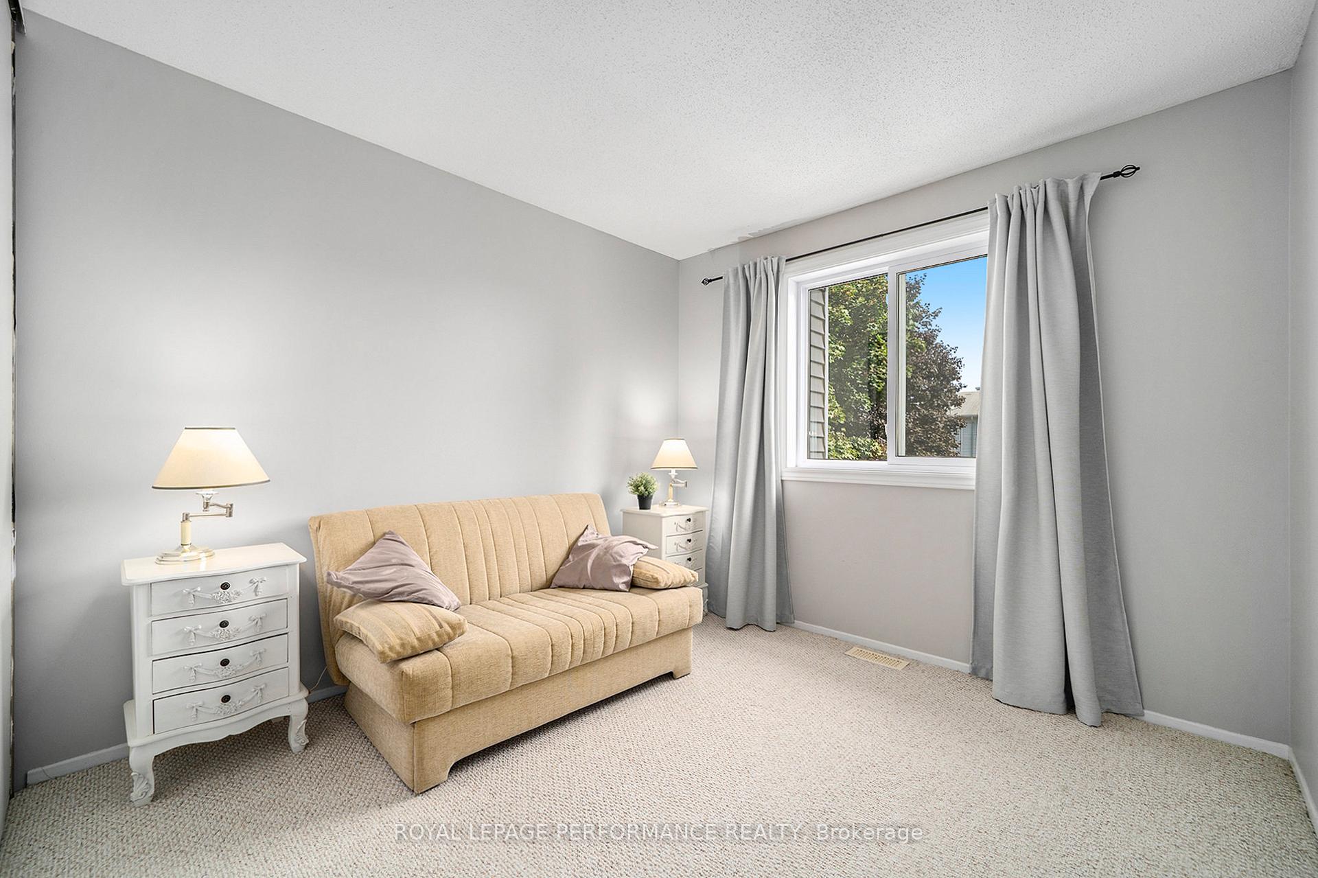 Photo 16 of 29 Hummingbird Crescent, Ottawa, Barrhaven - Cedargrove/Fraserdale — HOMEH