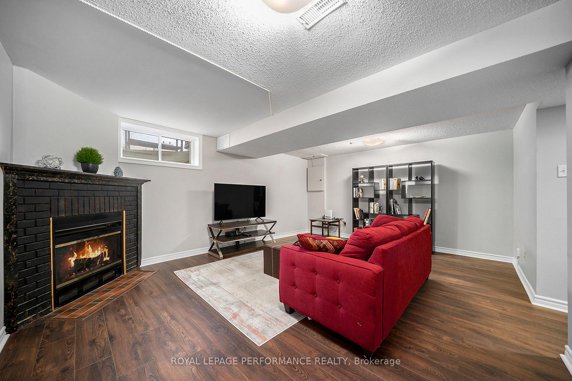 Photo 15 of 29 Hummingbird Crescent, Ottawa, Barrhaven - Cedargrove/Fraserdale — HOMEH