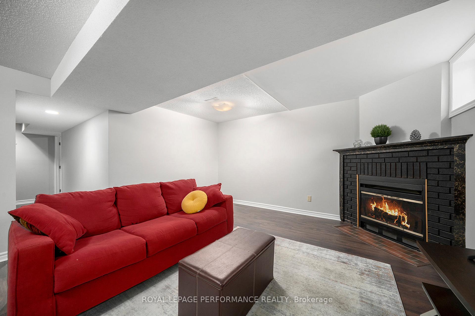Photo 14 of 29 Hummingbird Crescent, Ottawa, Barrhaven - Cedargrove/Fraserdale — HOMEH