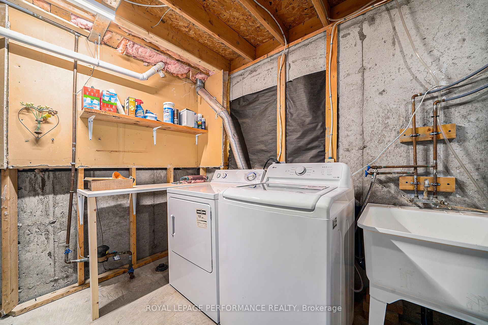 Photo 23 of 29 Hummingbird Crescent, Ottawa, Barrhaven - Cedargrove/Fraserdale — HOMEH