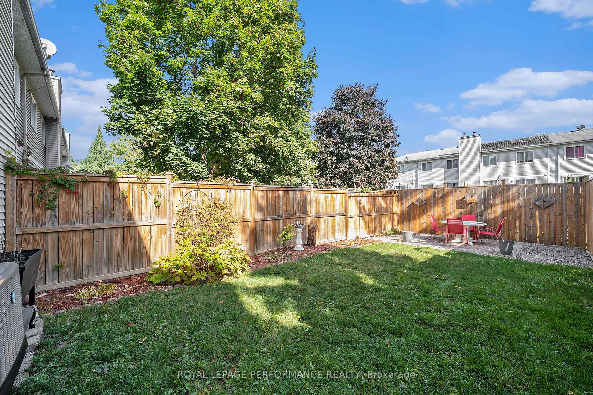 Photo 18 of 29 Hummingbird Crescent, Ottawa, Barrhaven - Cedargrove/Fraserdale — HOMEH