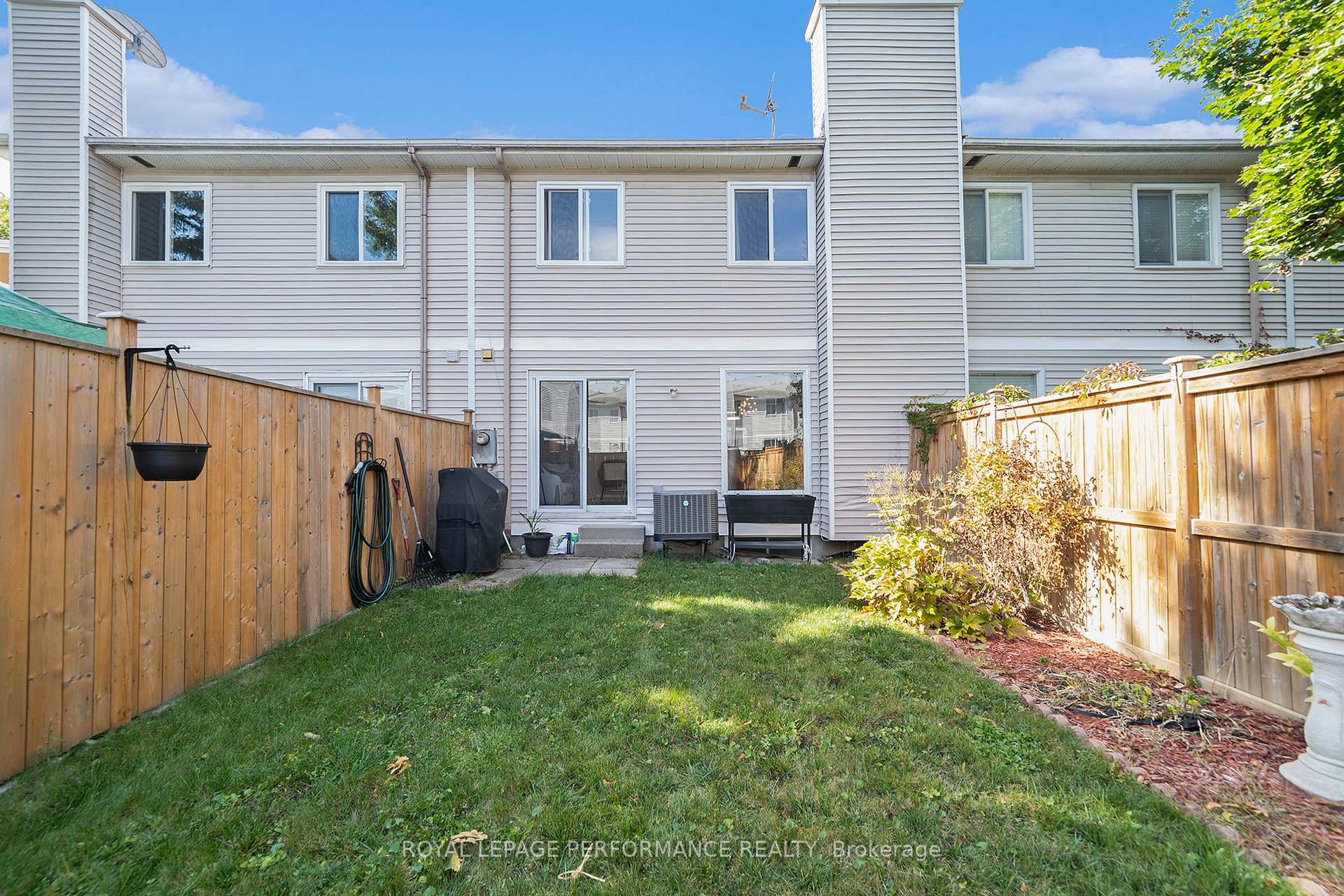 Photo 20 of 29 Hummingbird Crescent, Ottawa, Barrhaven - Cedargrove/Fraserdale — HOMEH