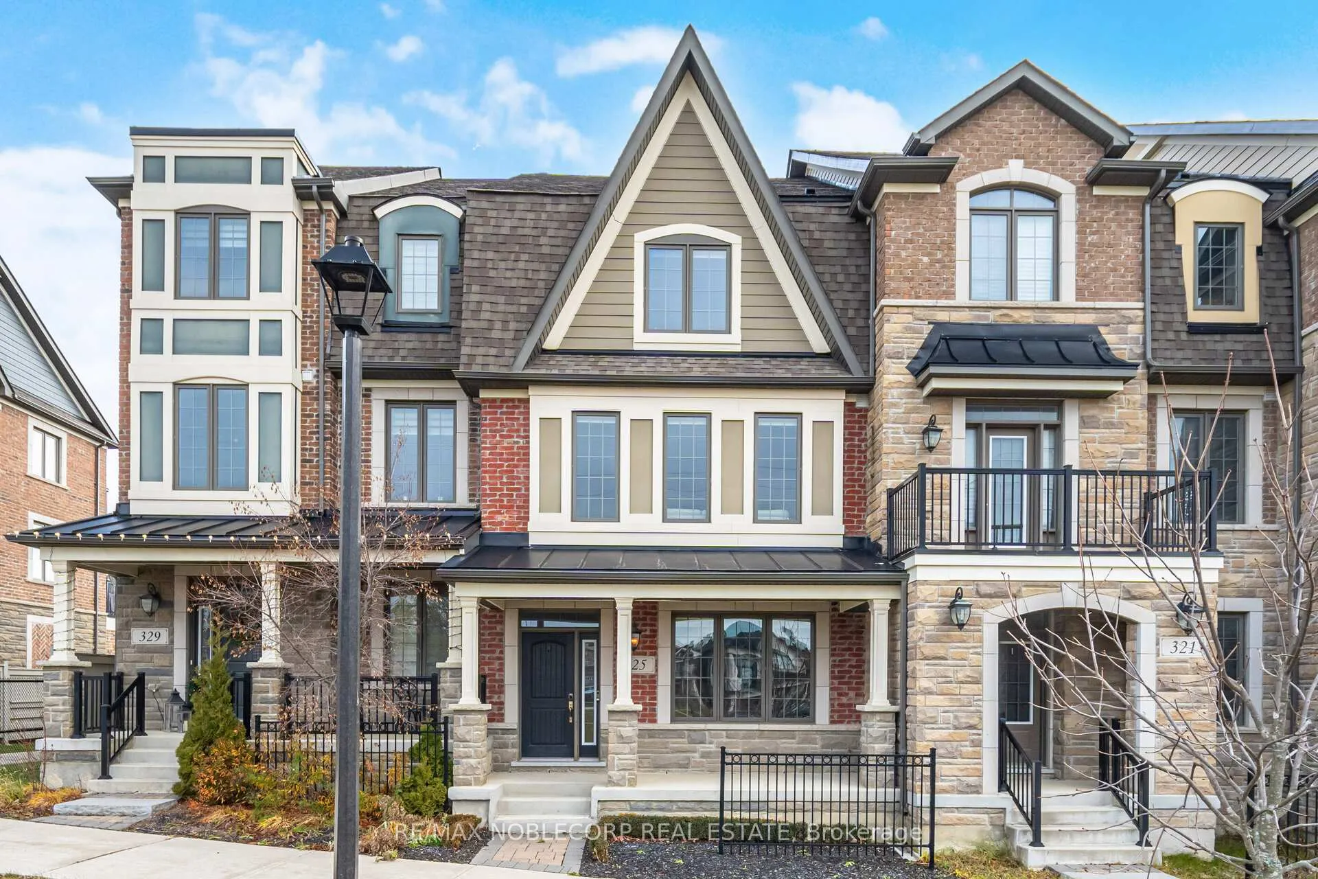 Photo 1 of 325 Kleinburg Summit Way, Vaughan, Kleinburg — HOMEH