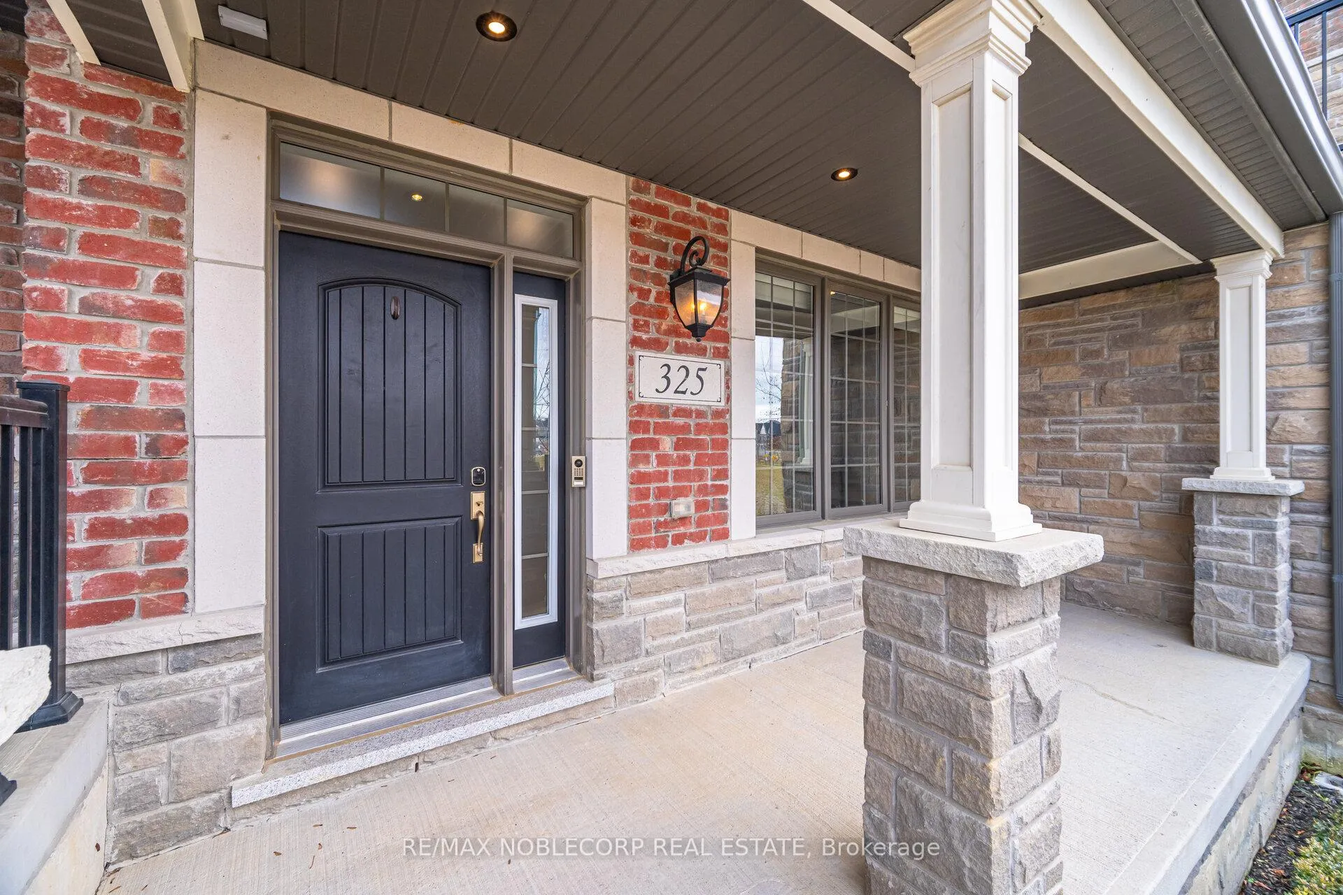 Photo 5 of 325 Kleinburg Summit Way, Vaughan, Kleinburg — HOMEH