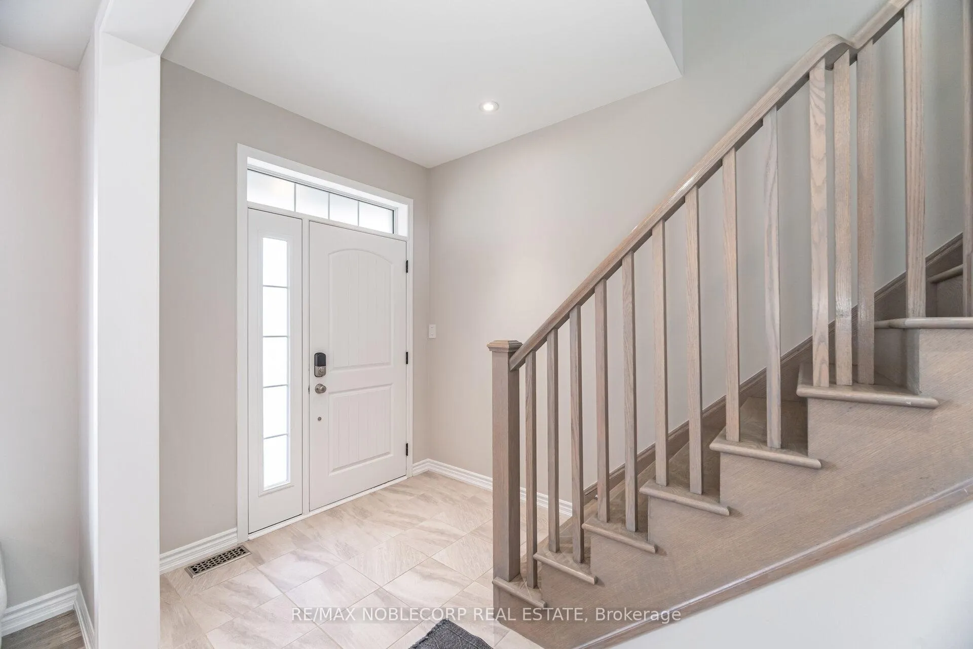 Photo 6 of 325 Kleinburg Summit Way, Vaughan, Kleinburg — HOMEH