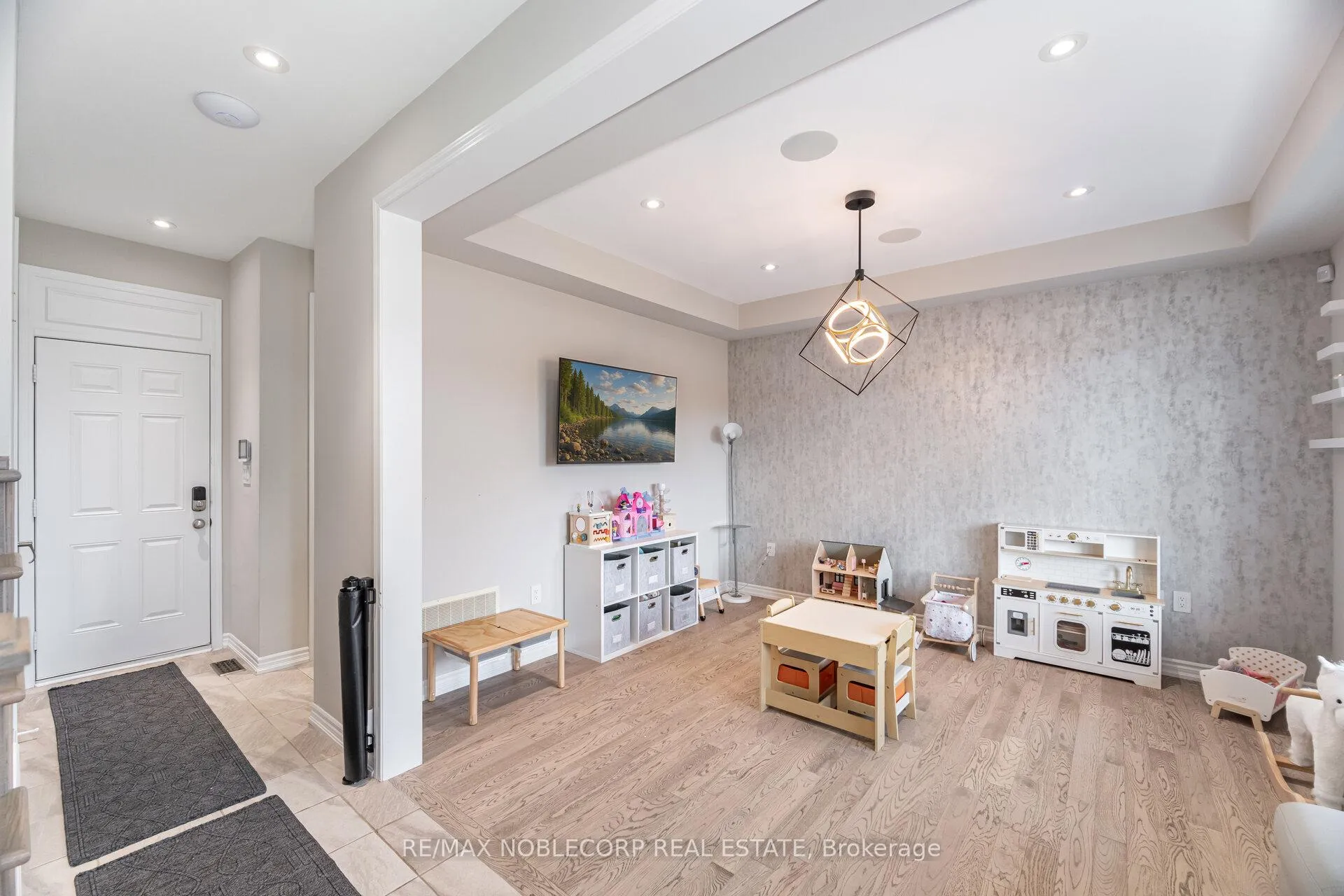 Photo 7 of 325 Kleinburg Summit Way, Vaughan, Kleinburg — HOMEH