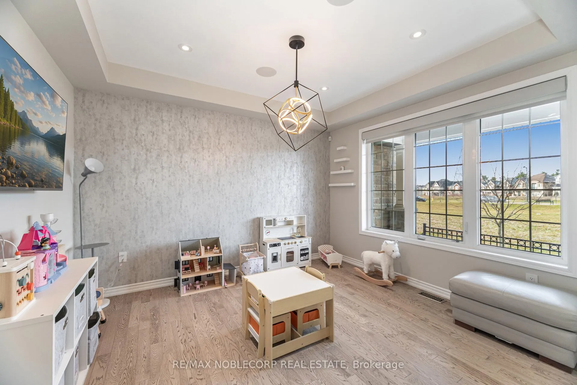 Photo 8 of 325 Kleinburg Summit Way, Vaughan, Kleinburg — HOMEH