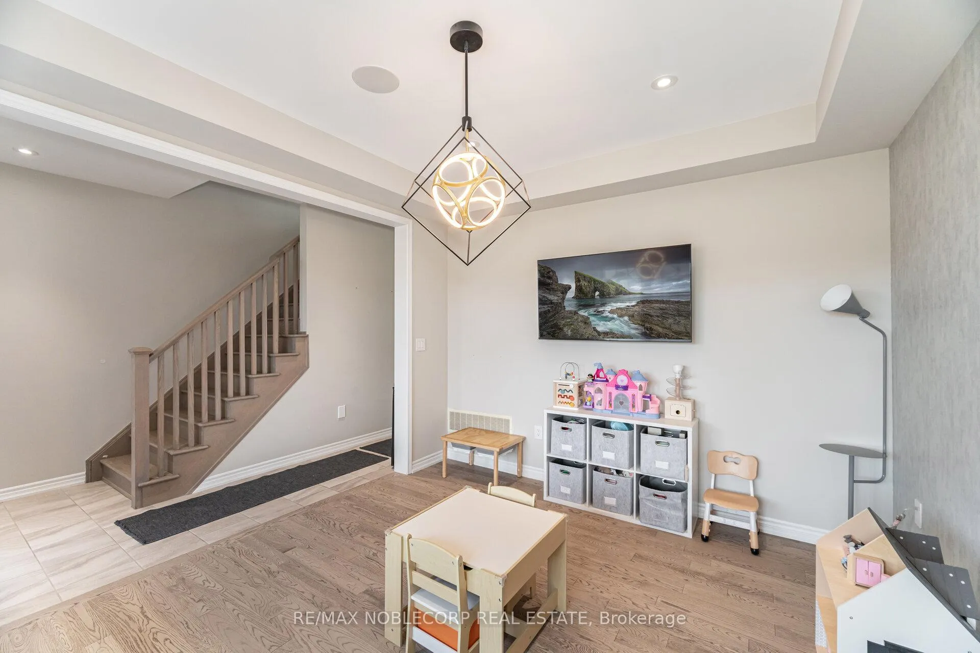 Photo 9 of 325 Kleinburg Summit Way, Vaughan, Kleinburg — HOMEH