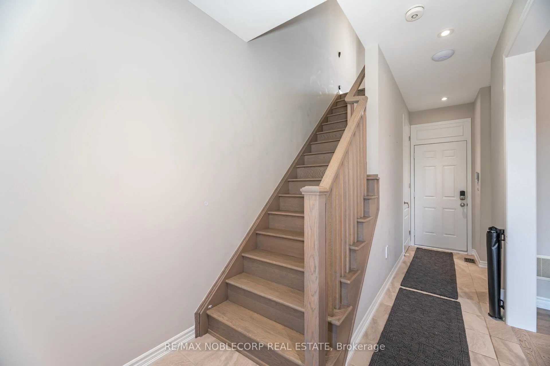 Photo 11 of 325 Kleinburg Summit Way, Vaughan, Kleinburg — HOMEH