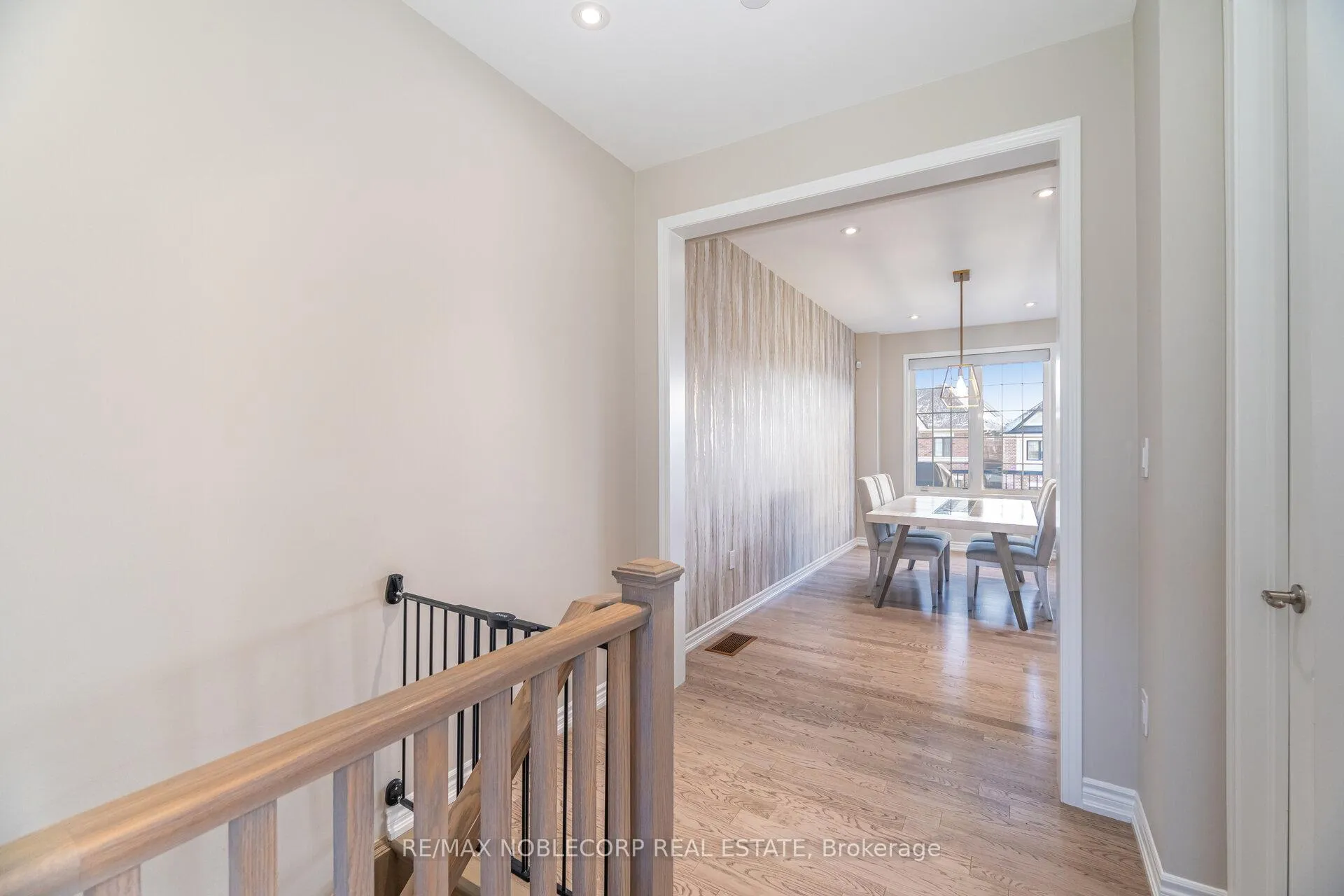 Photo 12 of 325 Kleinburg Summit Way, Vaughan, Kleinburg — HOMEH