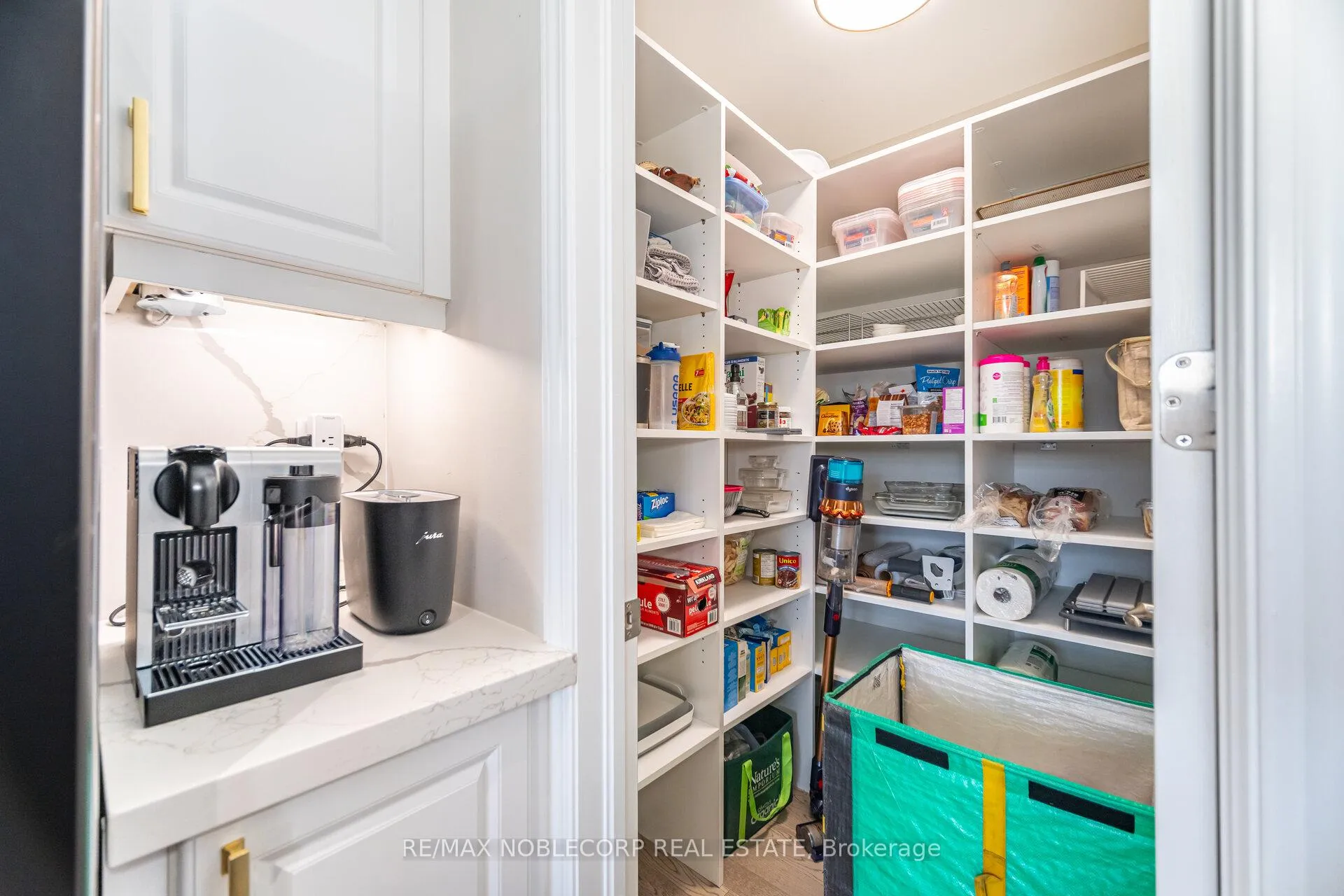 Photo 20 of 325 Kleinburg Summit Way, Vaughan, Kleinburg — HOMEH
