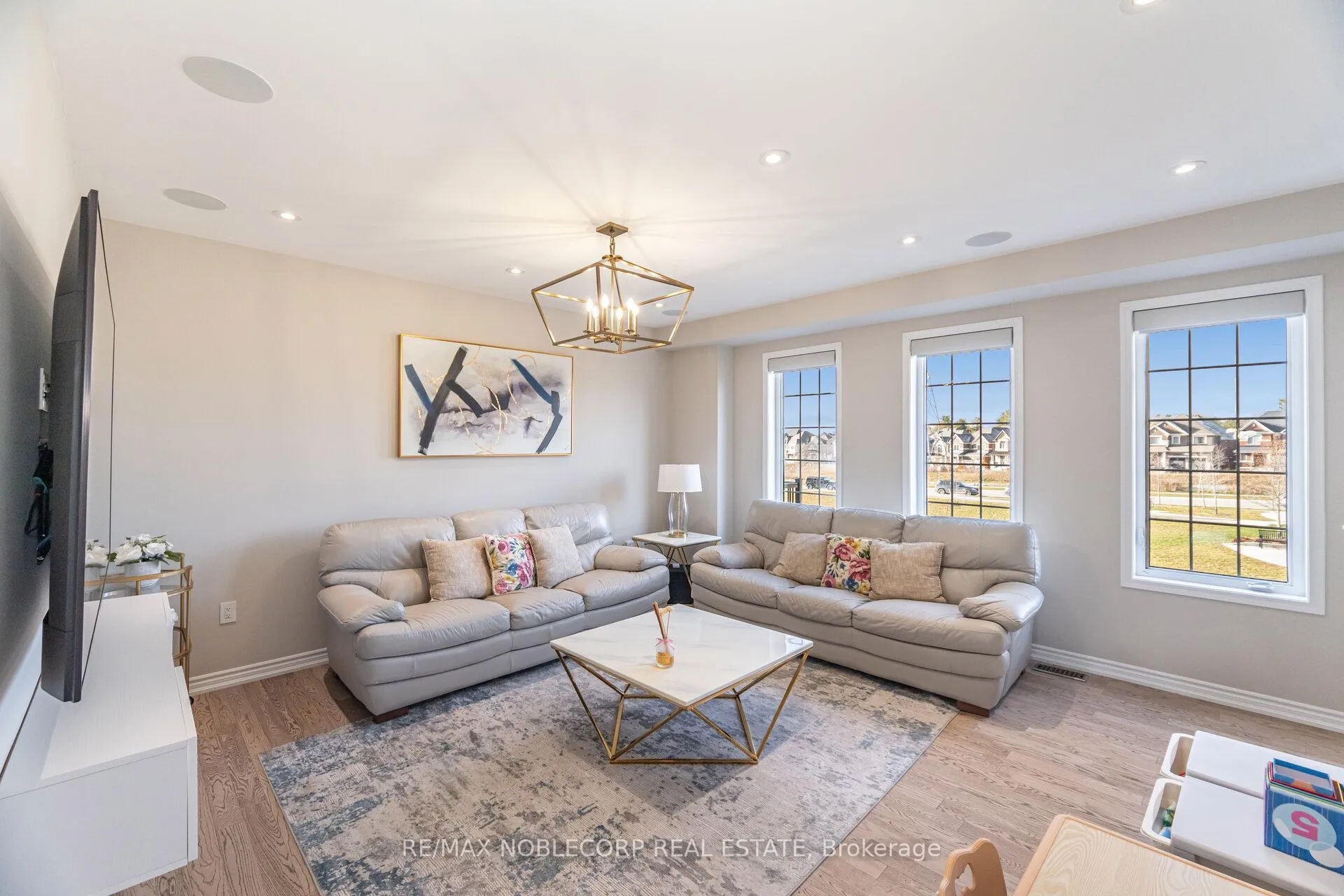 Photo 22 of 325 Kleinburg Summit Way, Vaughan, Kleinburg — HOMEH