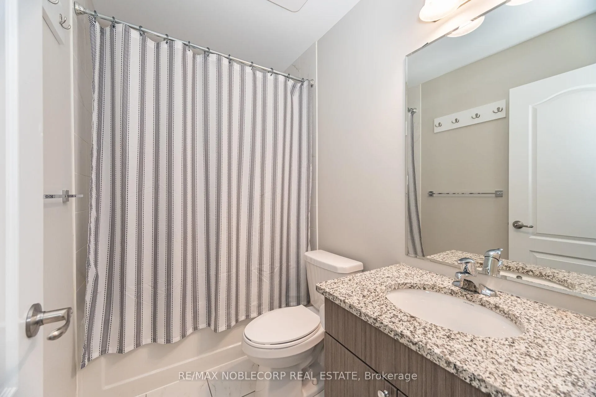 Photo 36 of 325 Kleinburg Summit Way, Vaughan, Kleinburg — HOMEH