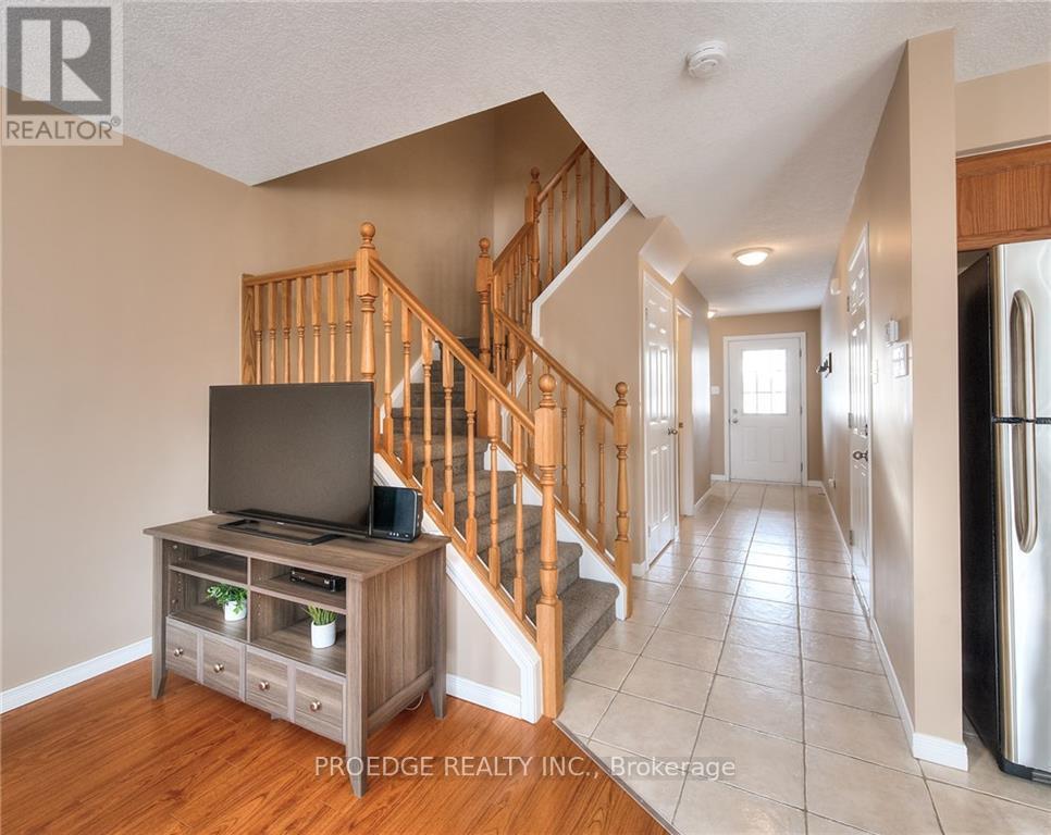 Photo 8 of 595 Goldthread Street, Waterloo — HOMEH