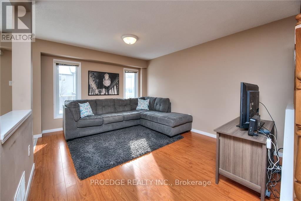 Photo 14 of 595 Goldthread Street, Waterloo — HOMEH