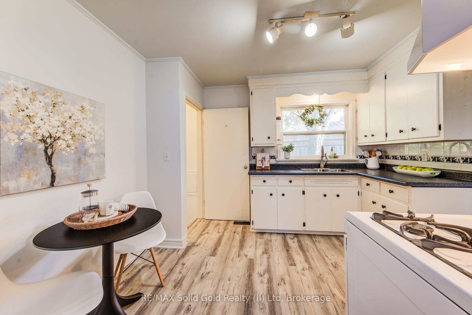 Photo 15 of 191 Allen Street E, Waterloo — HOMEH