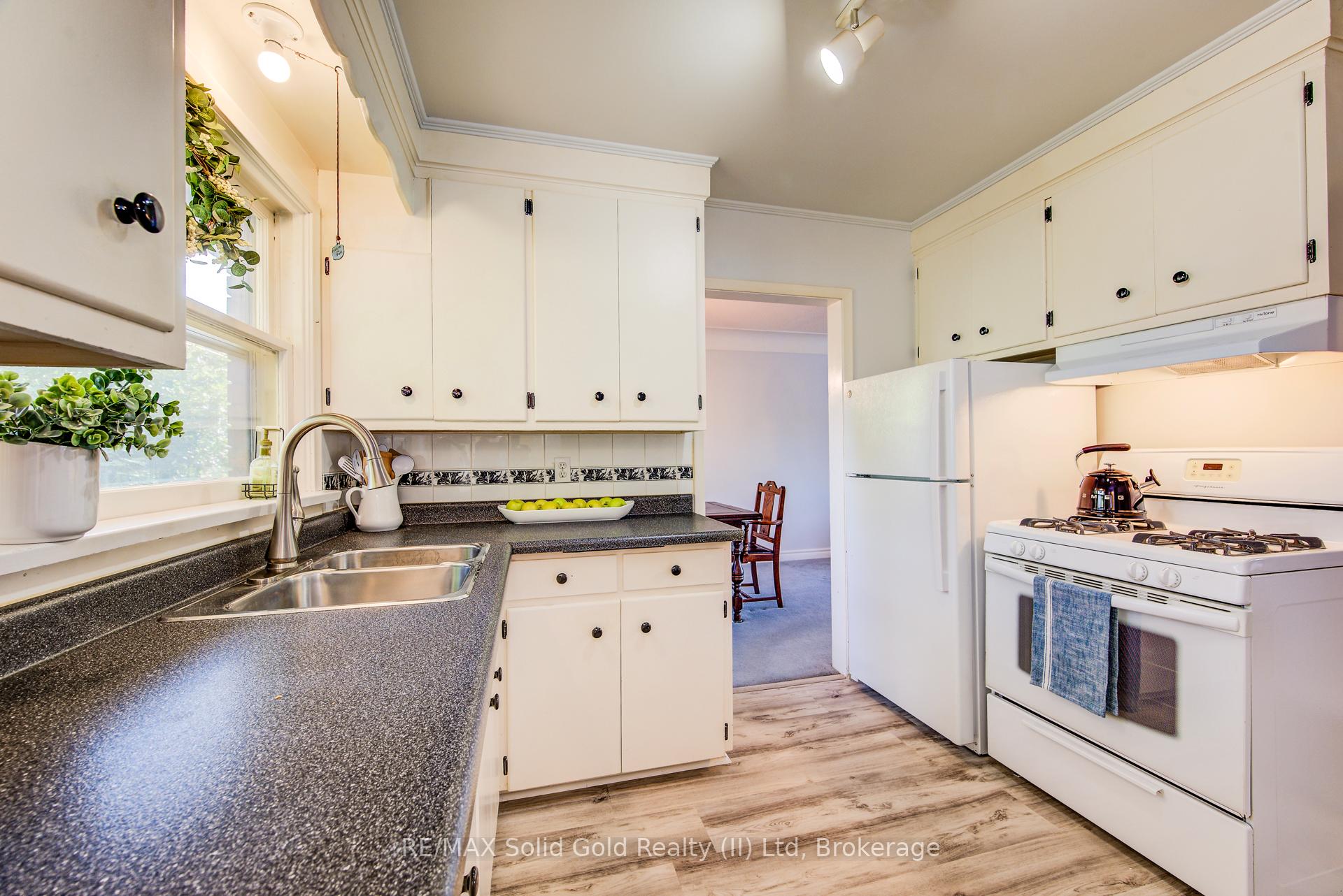 Photo 17 of 191 Allen Street E, Waterloo — HOMEH