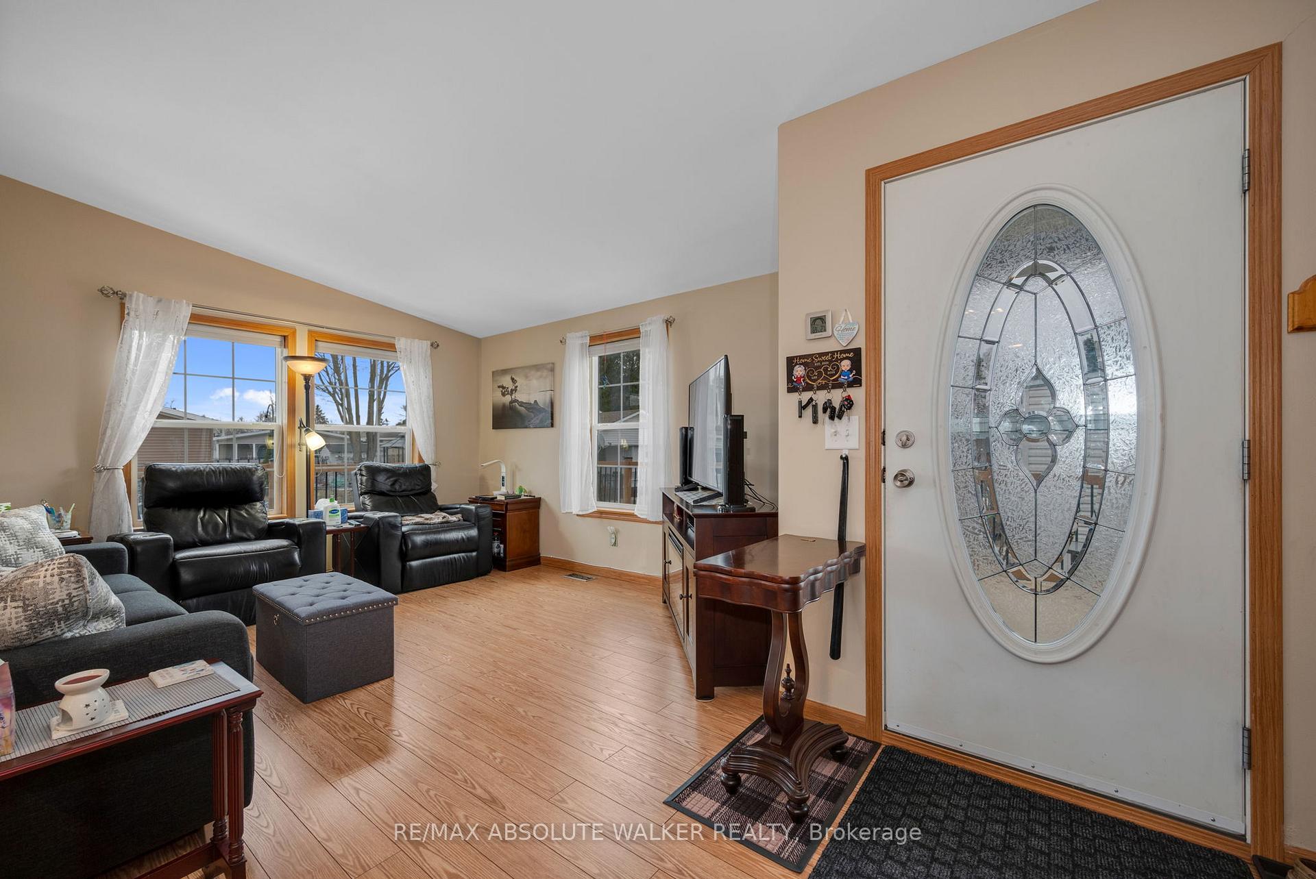 Photo 2 of 17 Tracy Avenue, Ottawa, Bellwood - Industrial Park — HOMEH