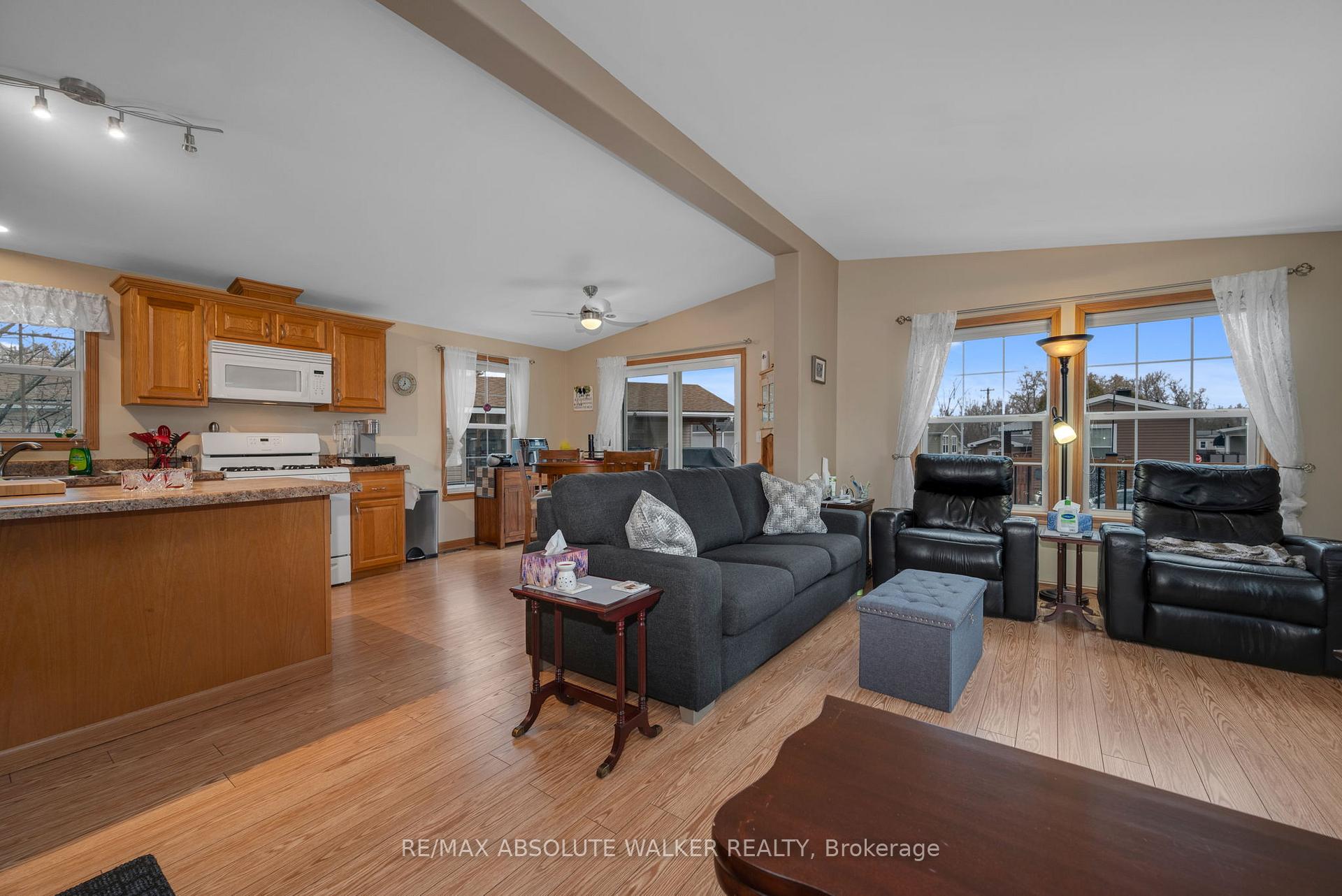Photo 3 of 17 Tracy Avenue, Ottawa, Bellwood - Industrial Park — HOMEH