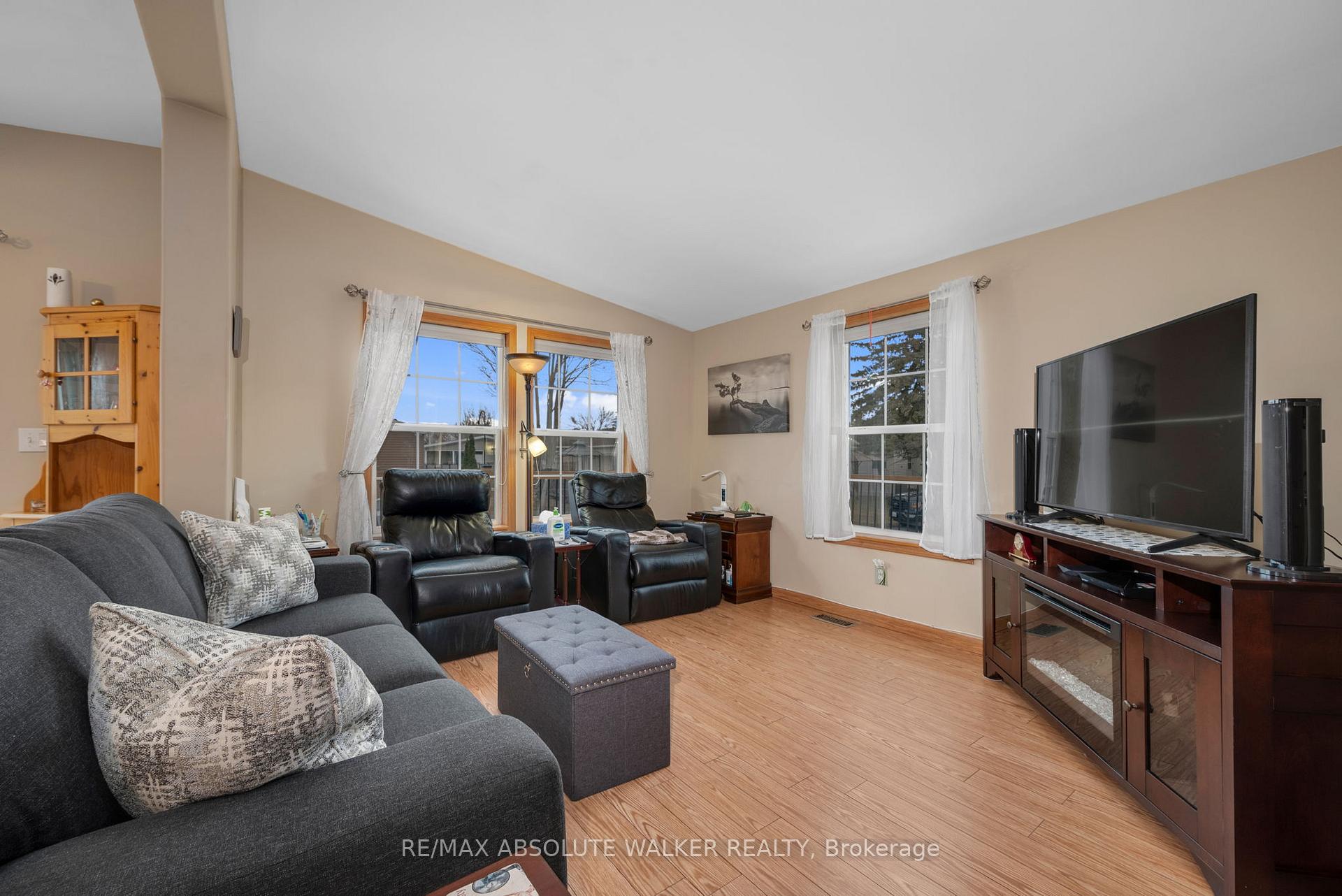 Photo 4 of 17 Tracy Avenue, Ottawa, Bellwood - Industrial Park — HOMEH