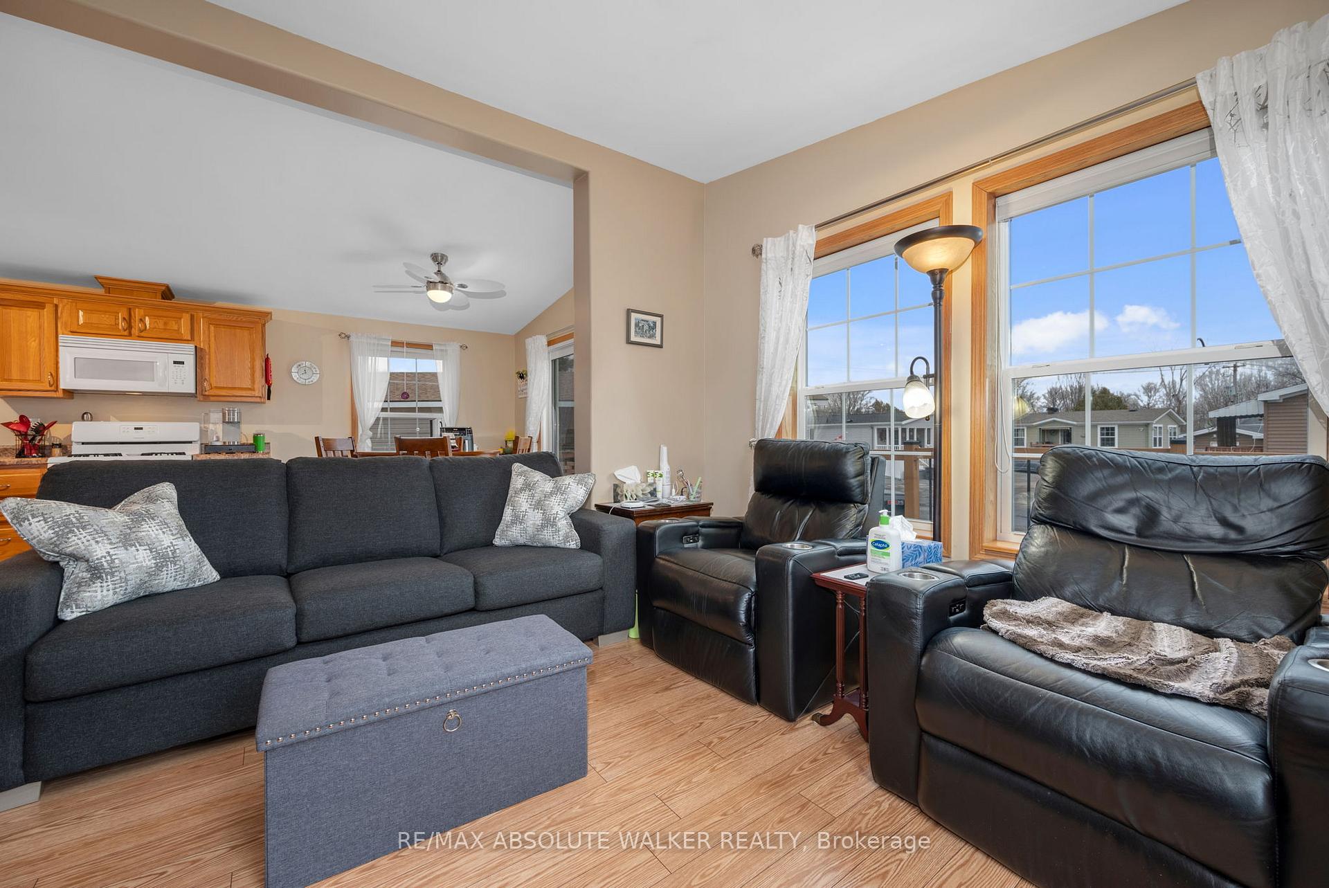 Photo 5 of 17 Tracy Avenue, Ottawa, Bellwood - Industrial Park — HOMEH