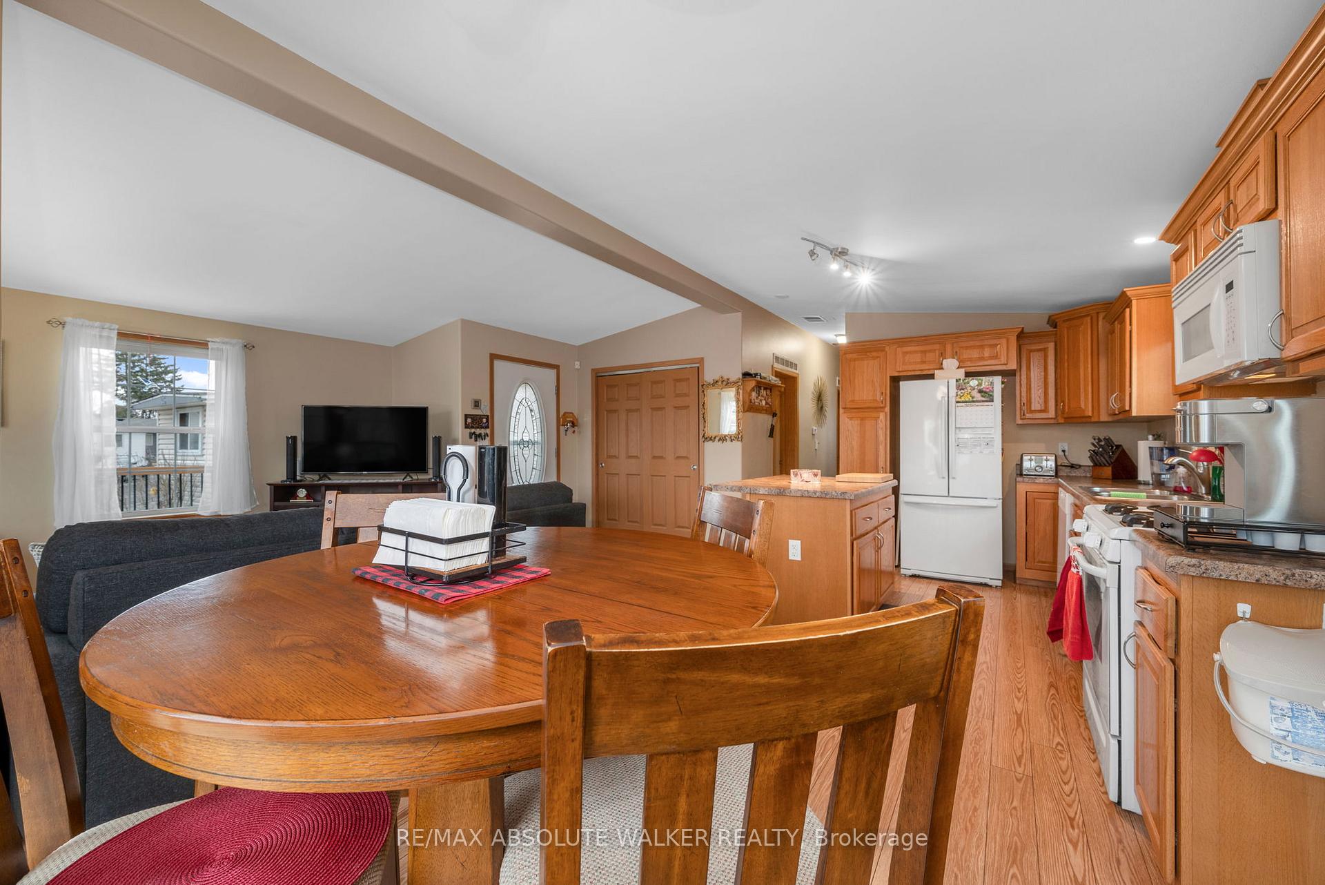 Photo 8 of 17 Tracy Avenue, Ottawa, Bellwood - Industrial Park — HOMEH