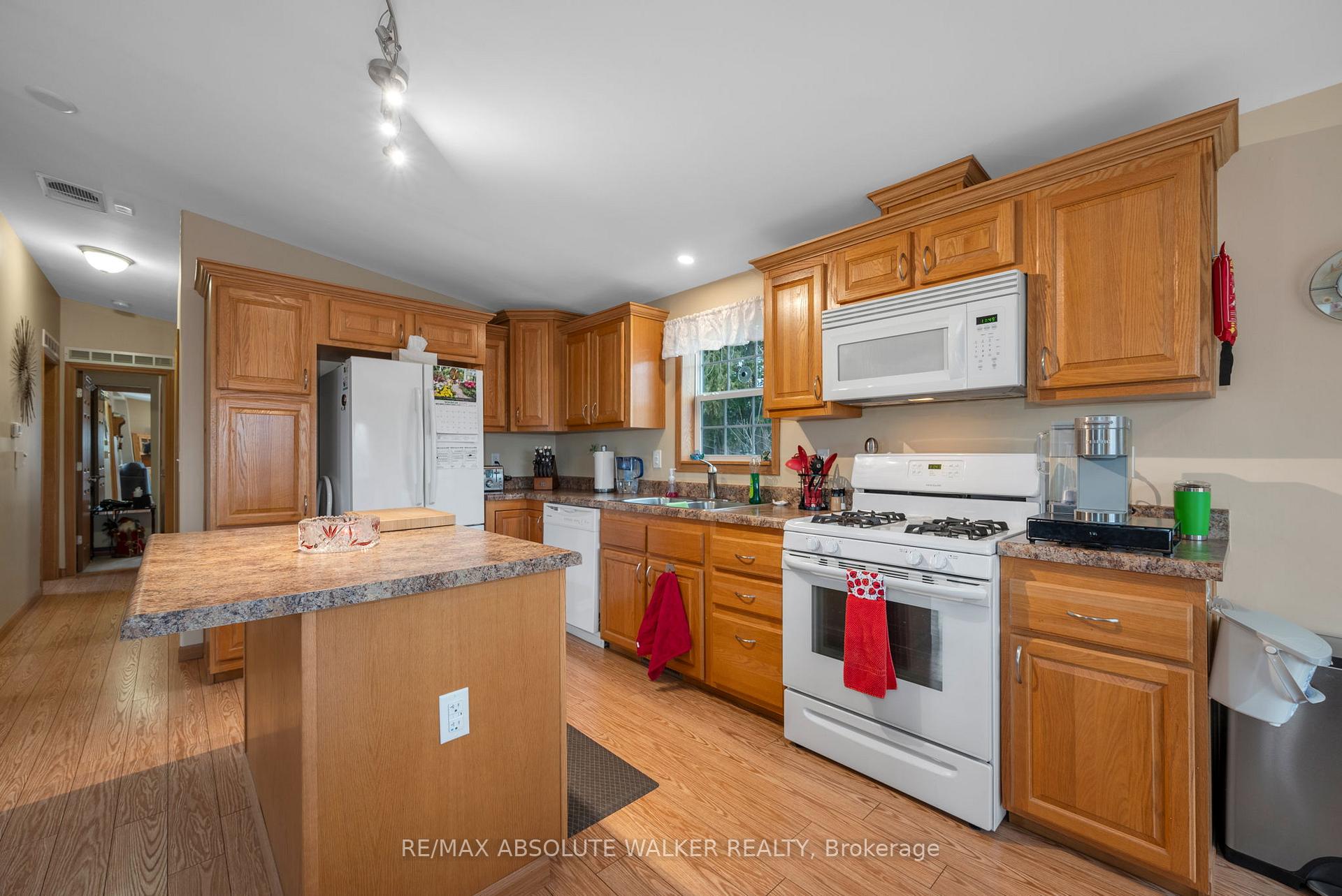 Photo 10 of 17 Tracy Avenue, Ottawa, Bellwood - Industrial Park — HOMEH