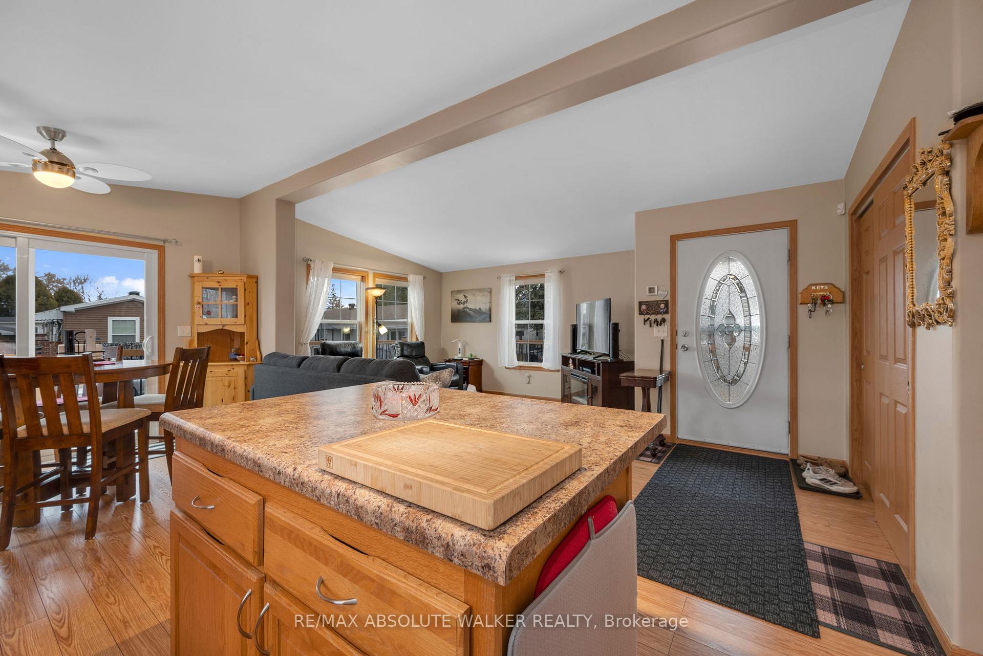 Photo 12 of 17 Tracy Avenue, Ottawa, Bellwood - Industrial Park — HOMEH