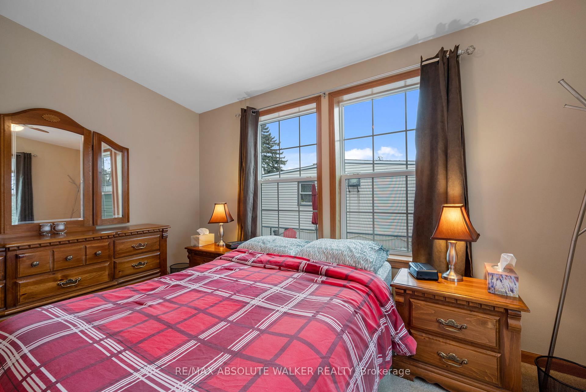 Photo 14 of 17 Tracy Avenue, Ottawa, Bellwood - Industrial Park — HOMEH