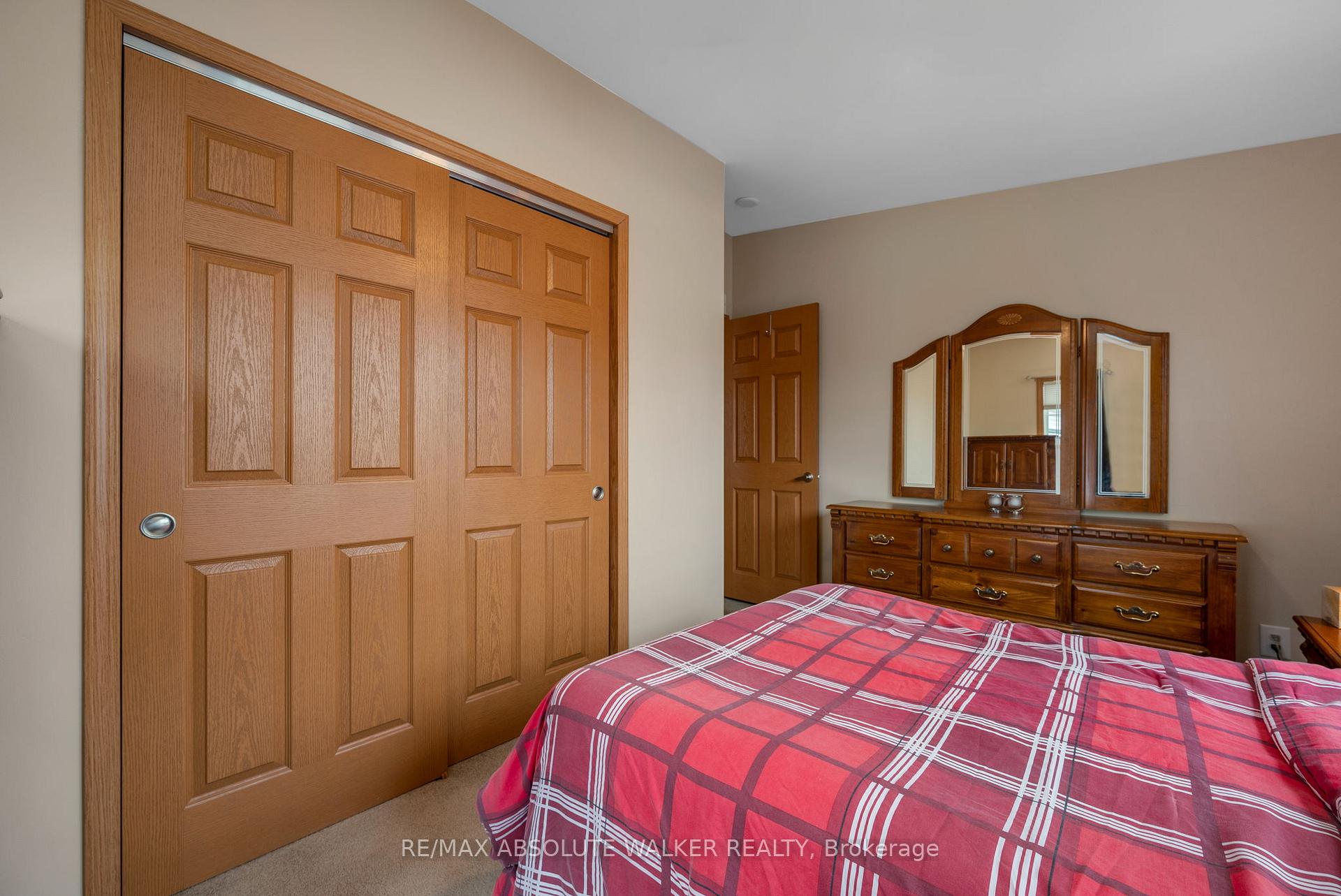 Photo 17 of 17 Tracy Avenue, Ottawa, Bellwood - Industrial Park — HOMEH