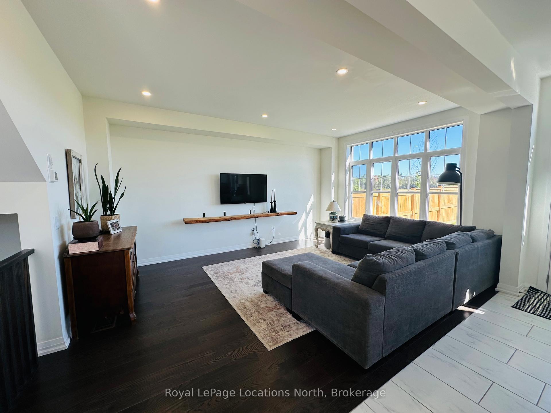 Photo 3 of 164 Union Boulevard, Wasaga Beach — HOMEH