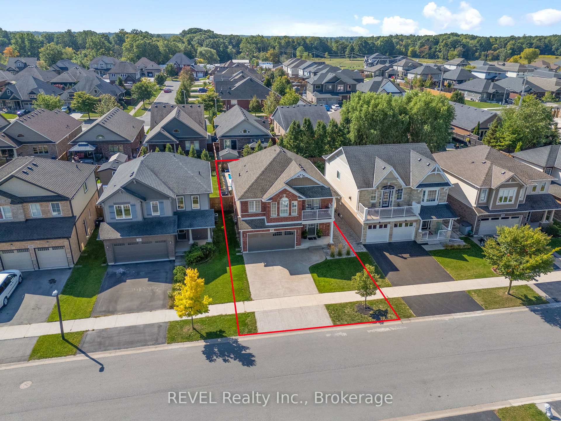 Photo 3 of 477 Silverwood Avenue, Welland, Coyle Creek — HOMEH