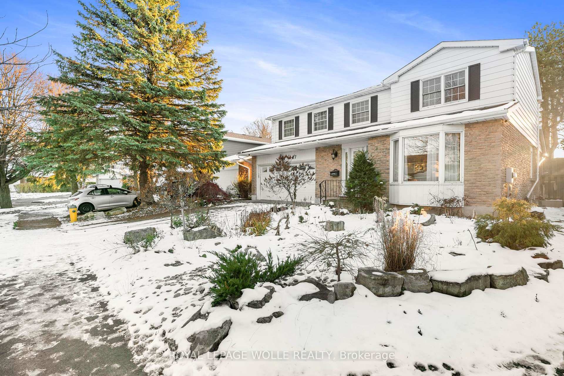 Photo 2 of 417 Stillmeadow Circle, Waterloo — HOMEH