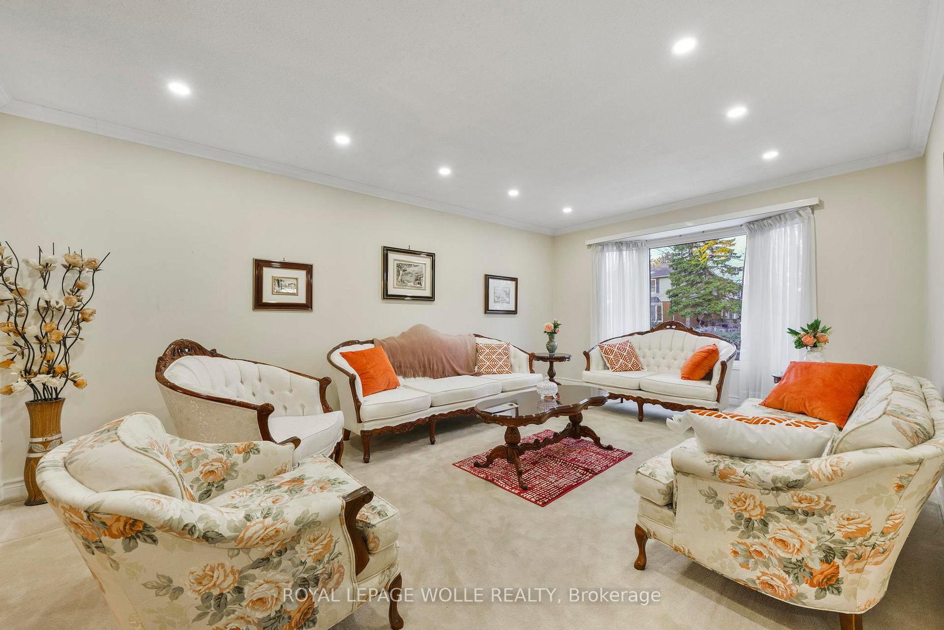 Photo 6 of 417 Stillmeadow Circle, Waterloo — HOMEH
