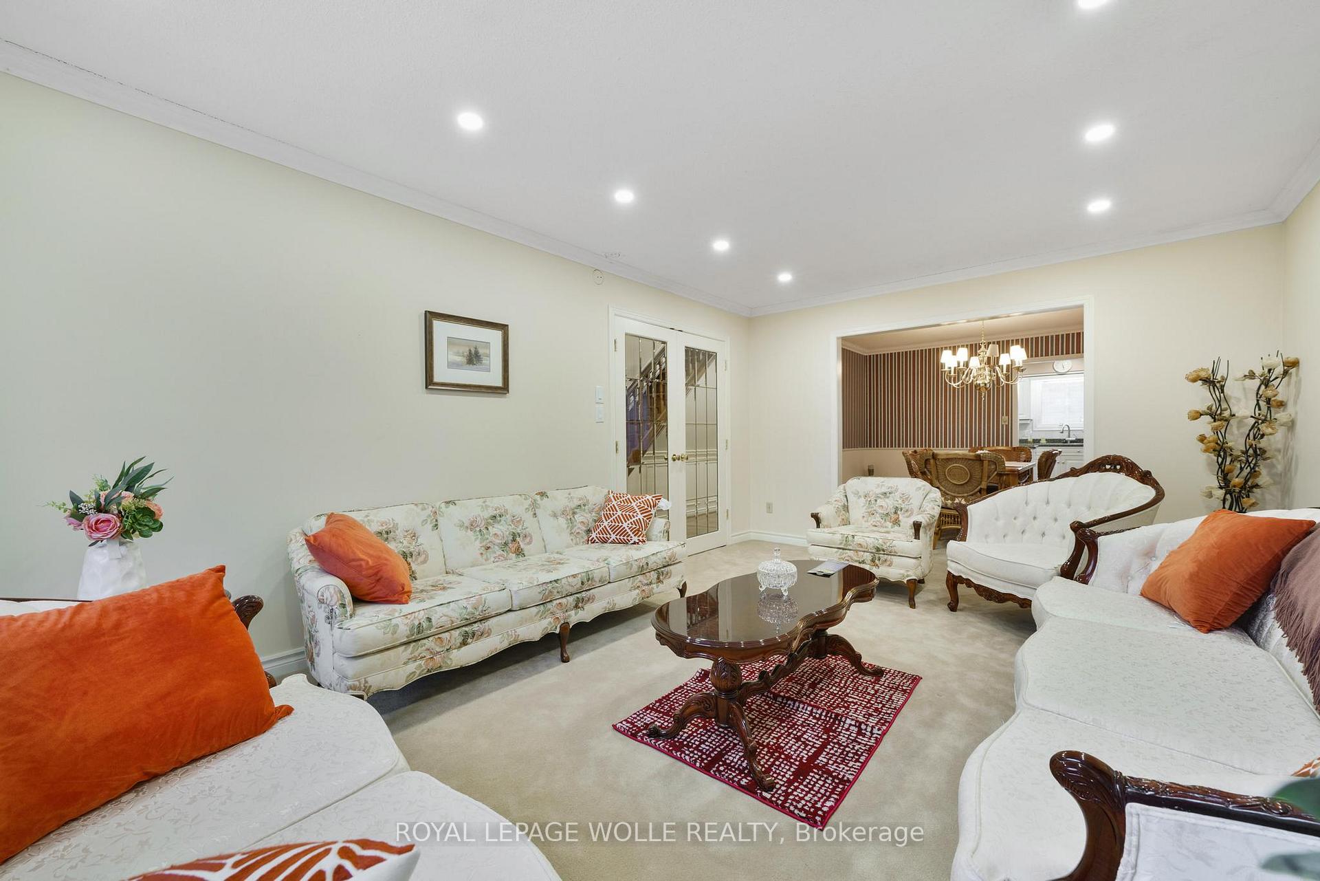 Photo 7 of 417 Stillmeadow Circle, Waterloo — HOMEH