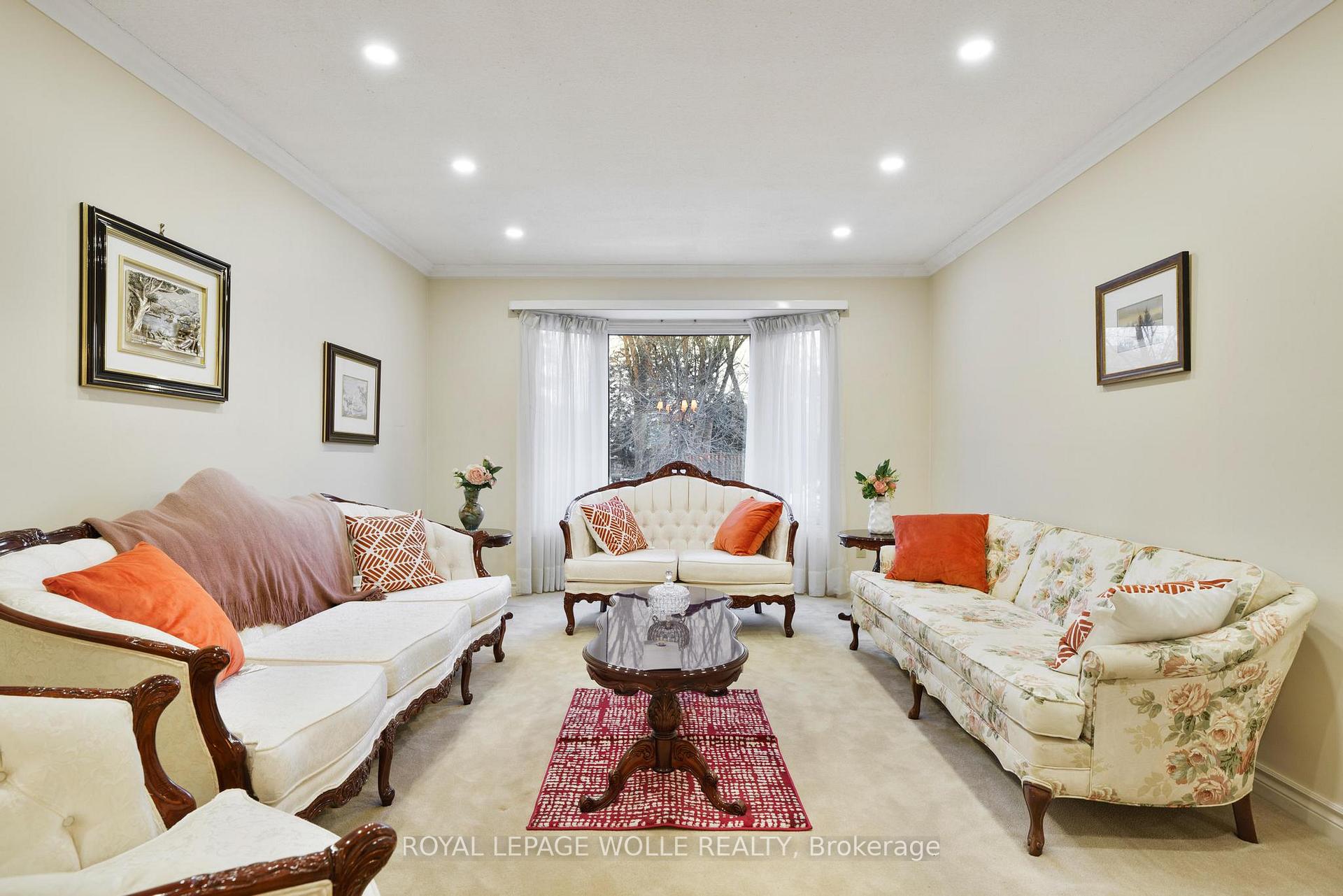 Photo 8 of 417 Stillmeadow Circle, Waterloo — HOMEH