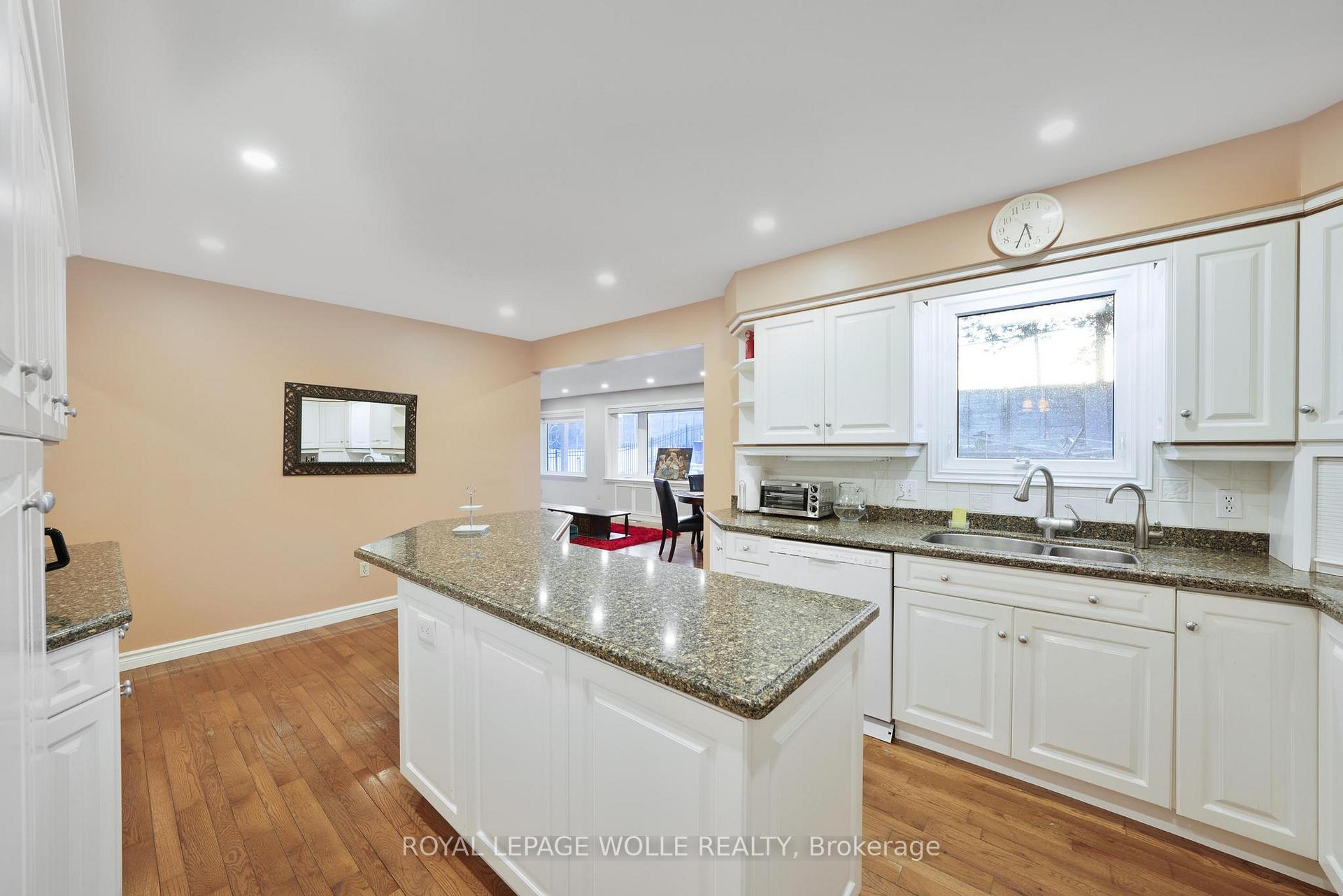 Photo 10 of 417 Stillmeadow Circle, Waterloo — HOMEH