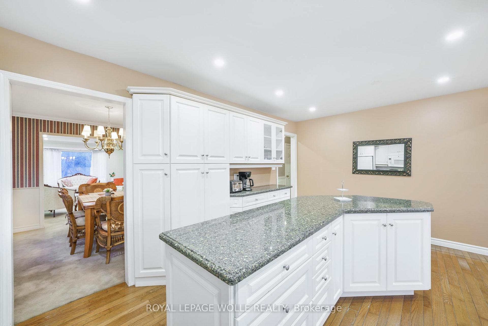 Photo 11 of 417 Stillmeadow Circle, Waterloo — HOMEH