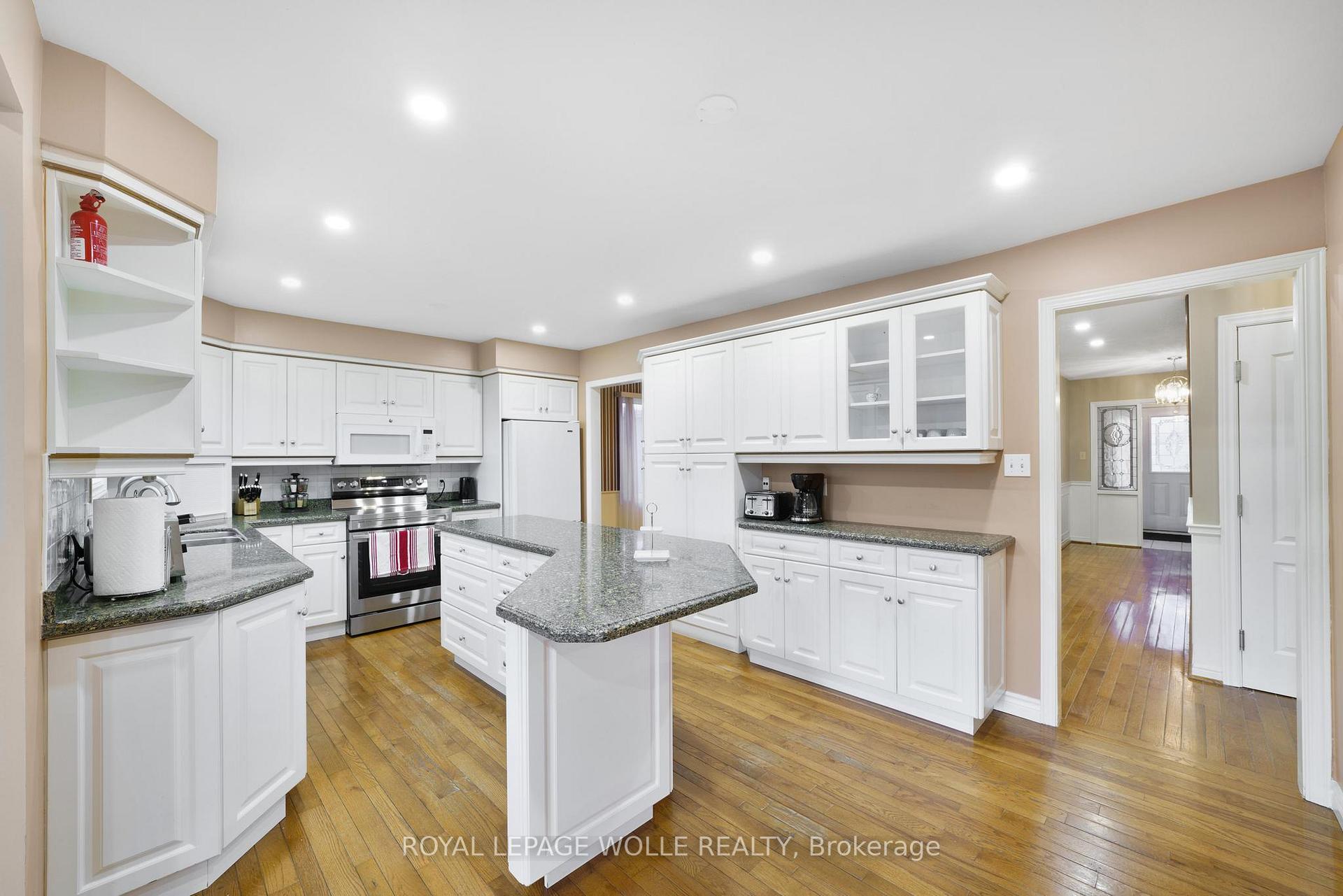Photo 12 of 417 Stillmeadow Circle, Waterloo — HOMEH