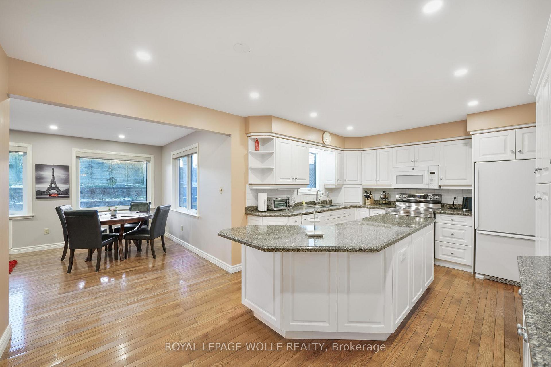 Photo 13 of 417 Stillmeadow Circle, Waterloo — HOMEH