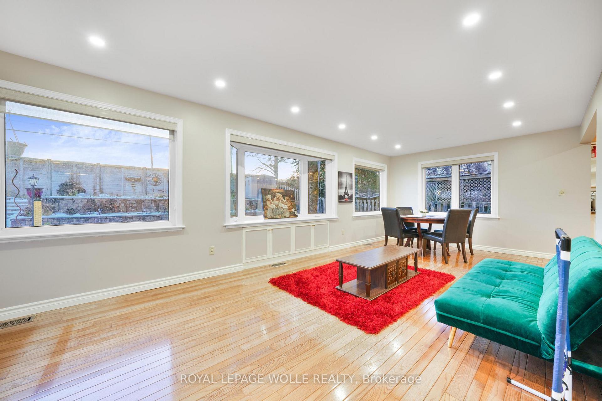 Photo 15 of 417 Stillmeadow Circle, Waterloo — HOMEH
